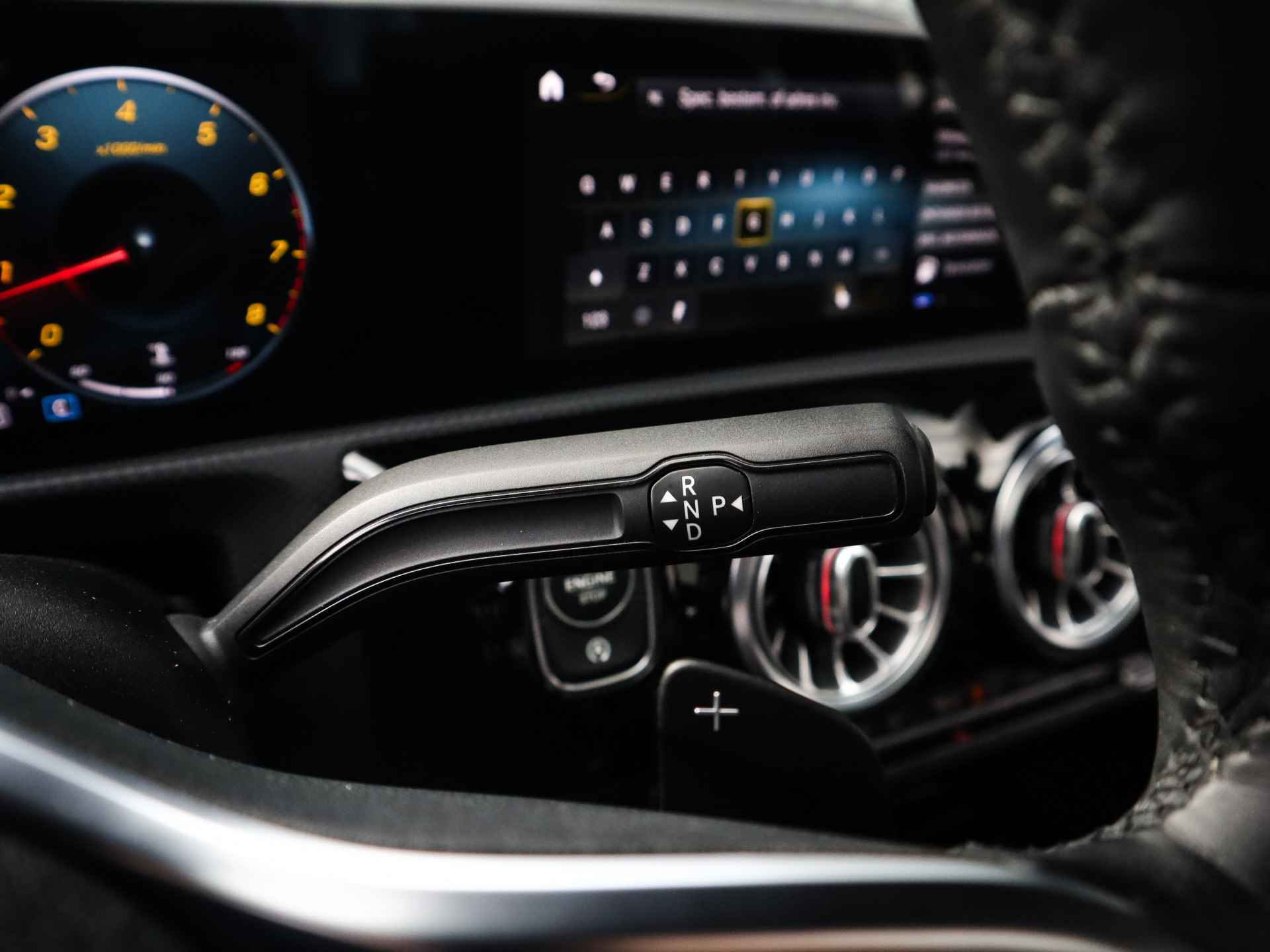 Mercedes-Benz A-Klasse 250 4MATIC Premium Plus (225PK) 2e-Eig, MERCEDES-Dealer-Onderh, 12-Mnd-BOVAG, NL-Auto, Navigatie, Panoramaschuifdak, Ambient-Lighting, Parkeersensoren-V+A, LM.-Velgen, Leer, Elektrische-Stoelen, Stoelverwarming, Full-Virtual-Cockpit, Privacy-Glas - 29/58