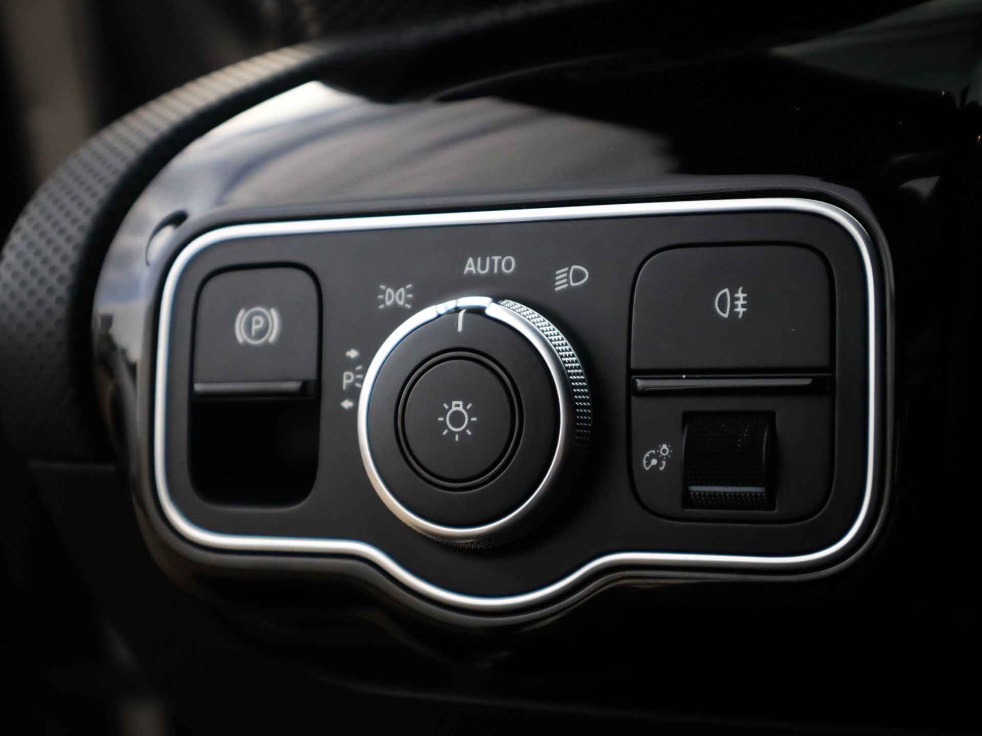 Mercedes-Benz A-Klasse 250 4MATIC Premium Plus (225PK) 2e-Eig, MERCEDES-Dealer-Onderh, 12-Mnd-BOVAG, NL-Auto, Navigatie, Panoramaschuifdak, Ambient-Lighting, Parkeersensoren-V+A, LM.-Velgen, Leer, Elektrische-Stoelen, Stoelverwarming, Full-Virtual-Cockpit, Privacy-Glas - 30/58