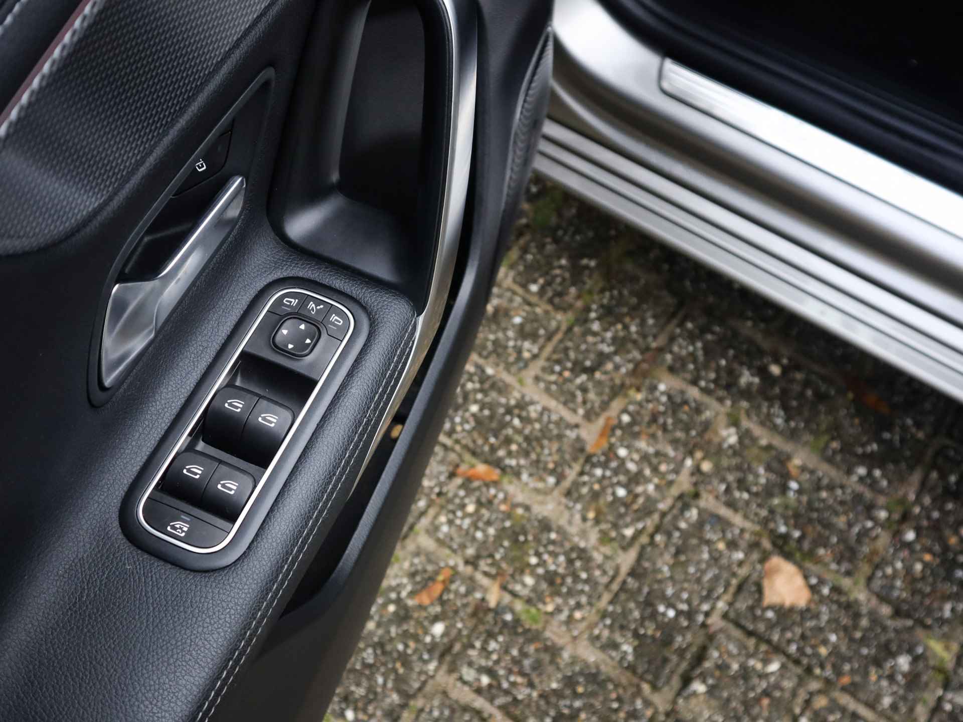 Mercedes-Benz A-Klasse 250 4MATIC Premium Plus (225PK) 2e-Eig, MERCEDES-Dealer-Onderh, 12-Mnd-BOVAG, NL-Auto, Navigatie, Panoramaschuifdak, Ambient-Lighting, Parkeersensoren-V+A, LM.-Velgen, Leer, Elektrische-Stoelen, Stoelverwarming, Full-Virtual-Cockpit, Privacy-Glas - 33/58