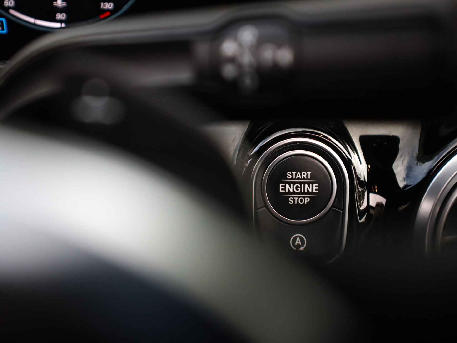 Mercedes-Benz A-Klasse 250 4MATIC Premium Plus (225PK) 2e-Eig, MB-Dealer-Onderh, 12-Mnd-BOVAG, NL-Auto, Navigatie, Panoramaschuifdak, Ambient-Lighting, Parkeersensoren-V+A, LM.-Velgen, Leer, Elektrische-Stoelen, Stoelverwarming, Full-Virtual-Cockpit, Privacy-Glas - 35/58