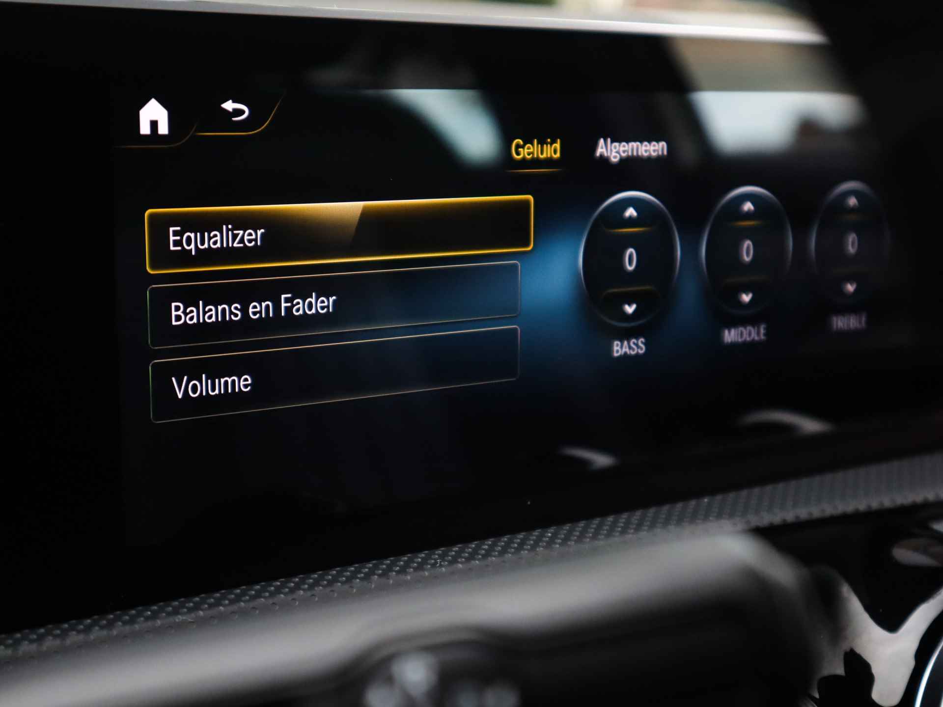 Mercedes-Benz A-Klasse 250 4MATIC Premium Plus (225PK) 2e-Eig, MB-Dealer-Onderh, 12-Mnd-BOVAG, NL-Auto, Navigatie, Panoramaschuifdak, Ambient-Lighting, Parkeersensoren-V+A, LM.-Velgen, Leer, Elektrische-Stoelen, Stoelverwarming, Full-Virtual-Cockpit, Privacy-Glas - 42/58