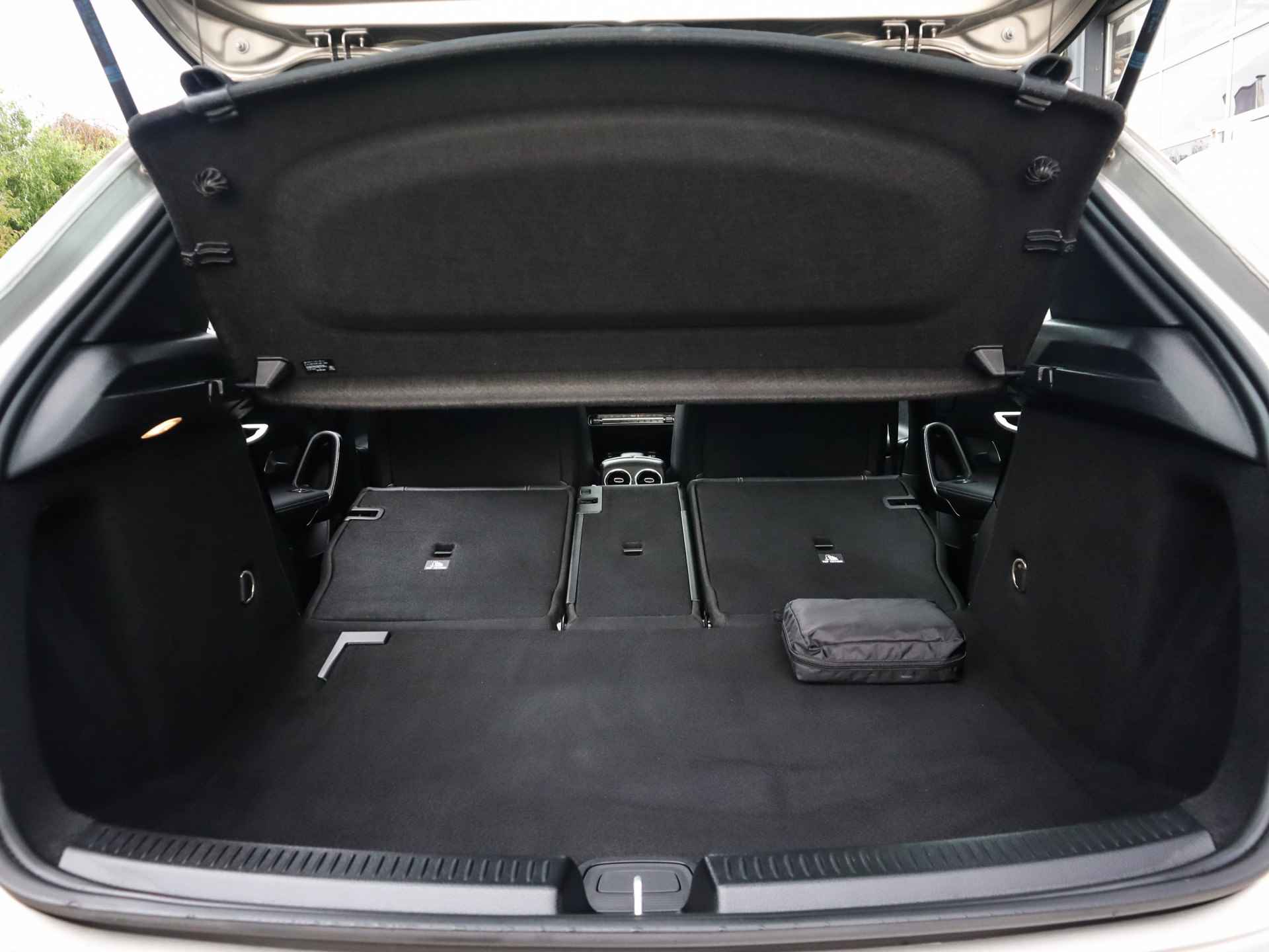 Mercedes-Benz A-Klasse 250 4MATIC Premium Plus (225PK) 2e-Eig, MB-Dealer-Onderh, 12-Mnd-BOVAG, NL-Auto, Navigatie, Panoramaschuifdak, Ambient-Lighting, Parkeersensoren-V+A, LM.-Velgen, Leer, Elektrische-Stoelen, Stoelverwarming, Full-Virtual-Cockpit, Privacy-Glas - 48/58