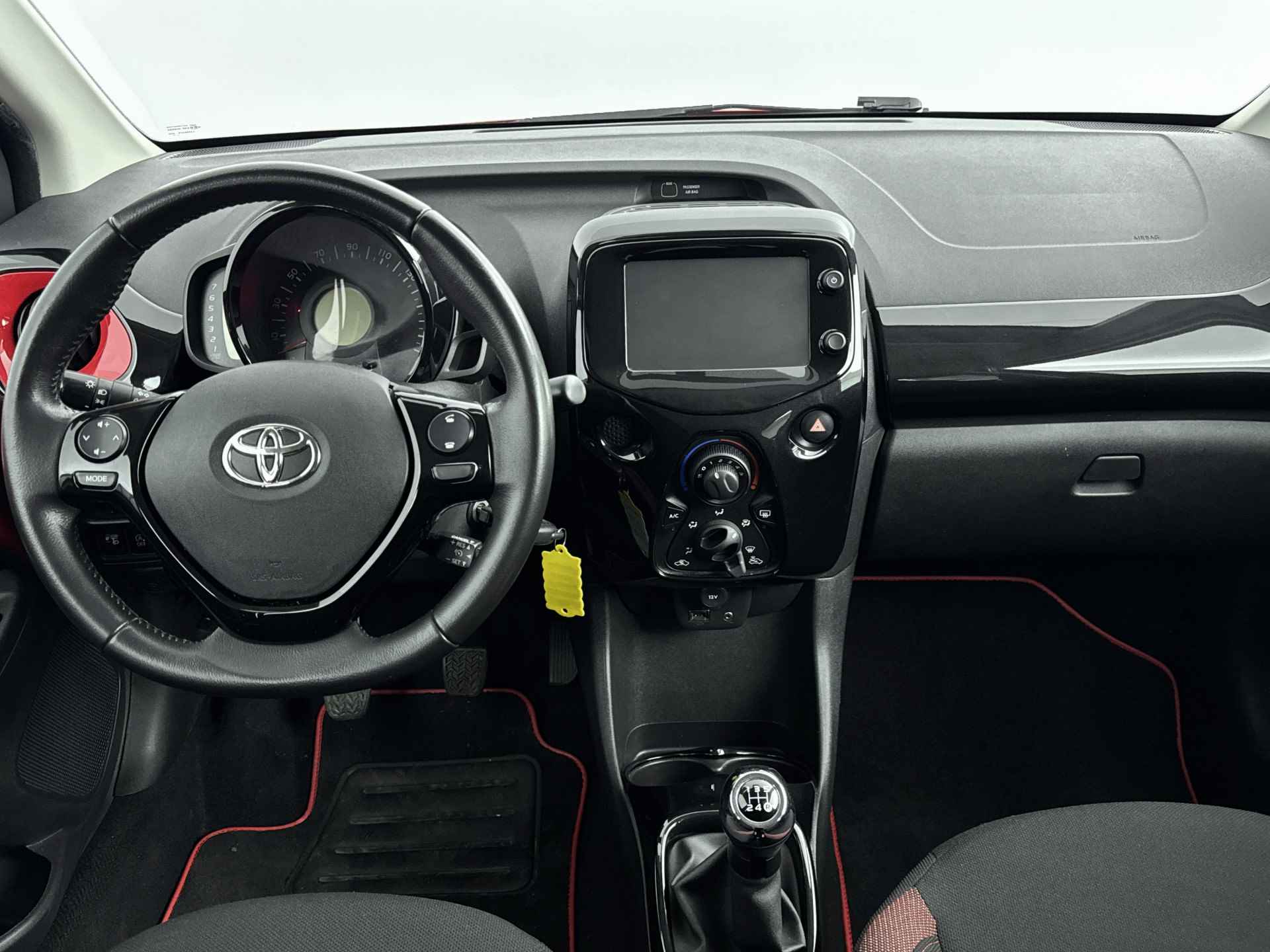 Toyota Aygo 1.0 VVT-i x-cite | Trekhaak (fietsendragerbeugel) | Airco | Achteruitrijcamera | - 6/39