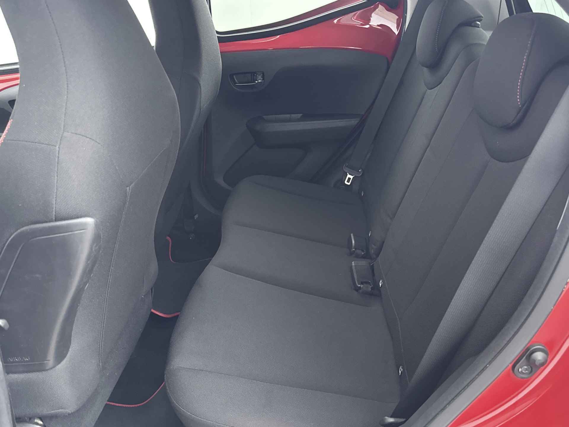 Toyota Aygo 1.0 VVT-i x-cite | Trekhaak (fietsendragerbeugel) | Airco | Achteruitrijcamera | - 19/39