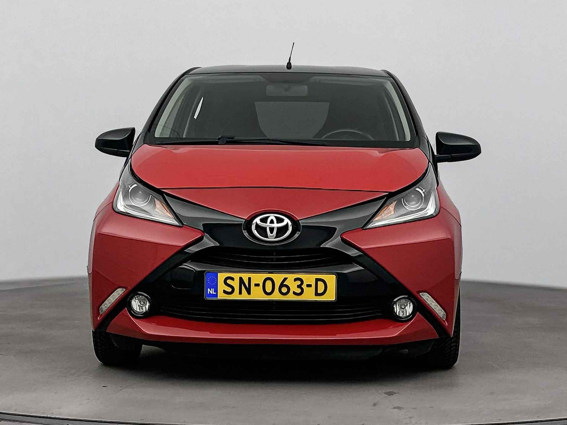 Toyota Aygo 1.0 VVT-i x-cite | Trekhaak (fietsendragerbeugel) | Airco | Achteruitrijcamera | - 26/39