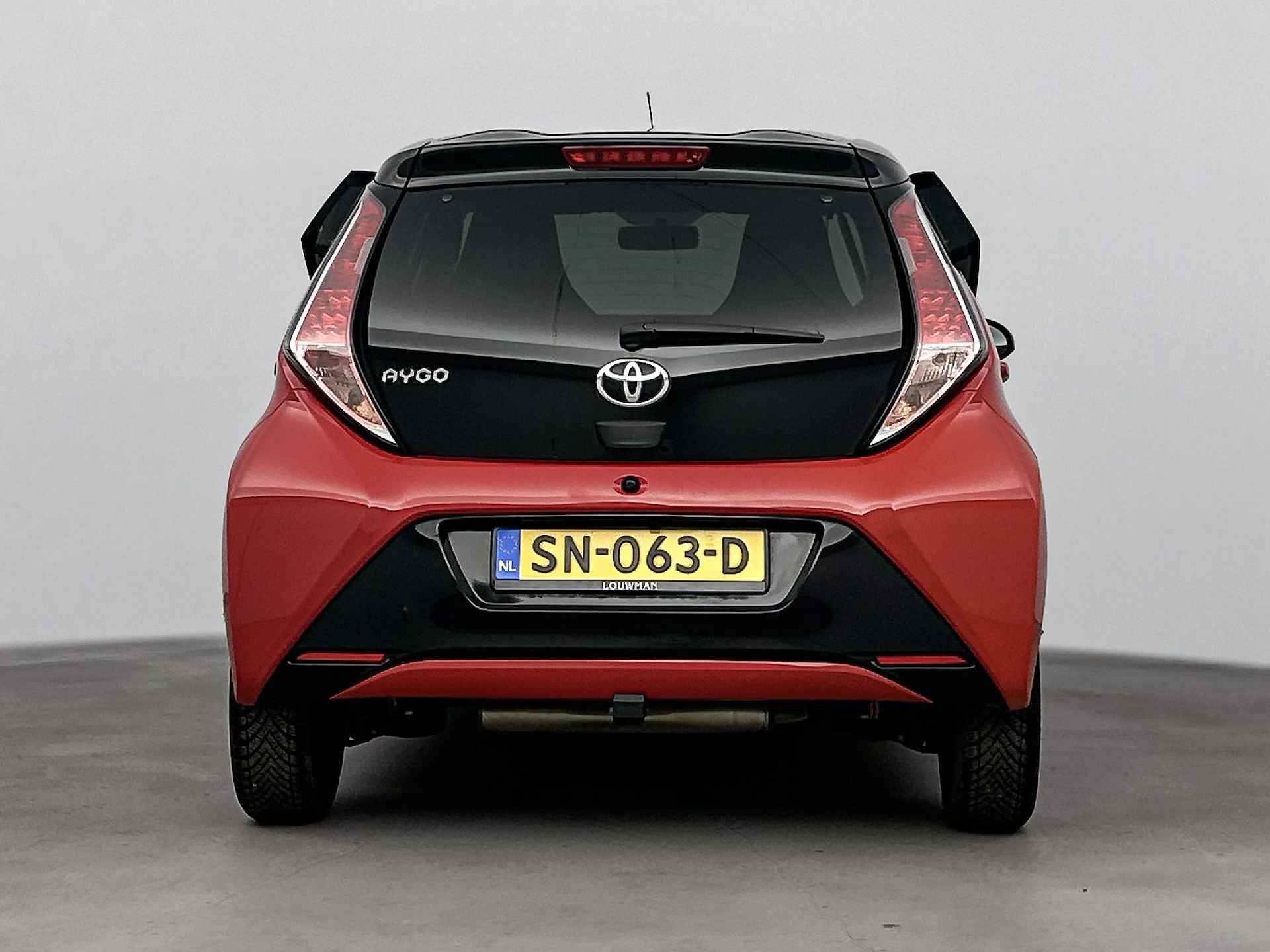 Toyota Aygo 1.0 VVT-i x-cite | Trekhaak (fietsendragerbeugel) | Airco | Achteruitrijcamera | - 28/39