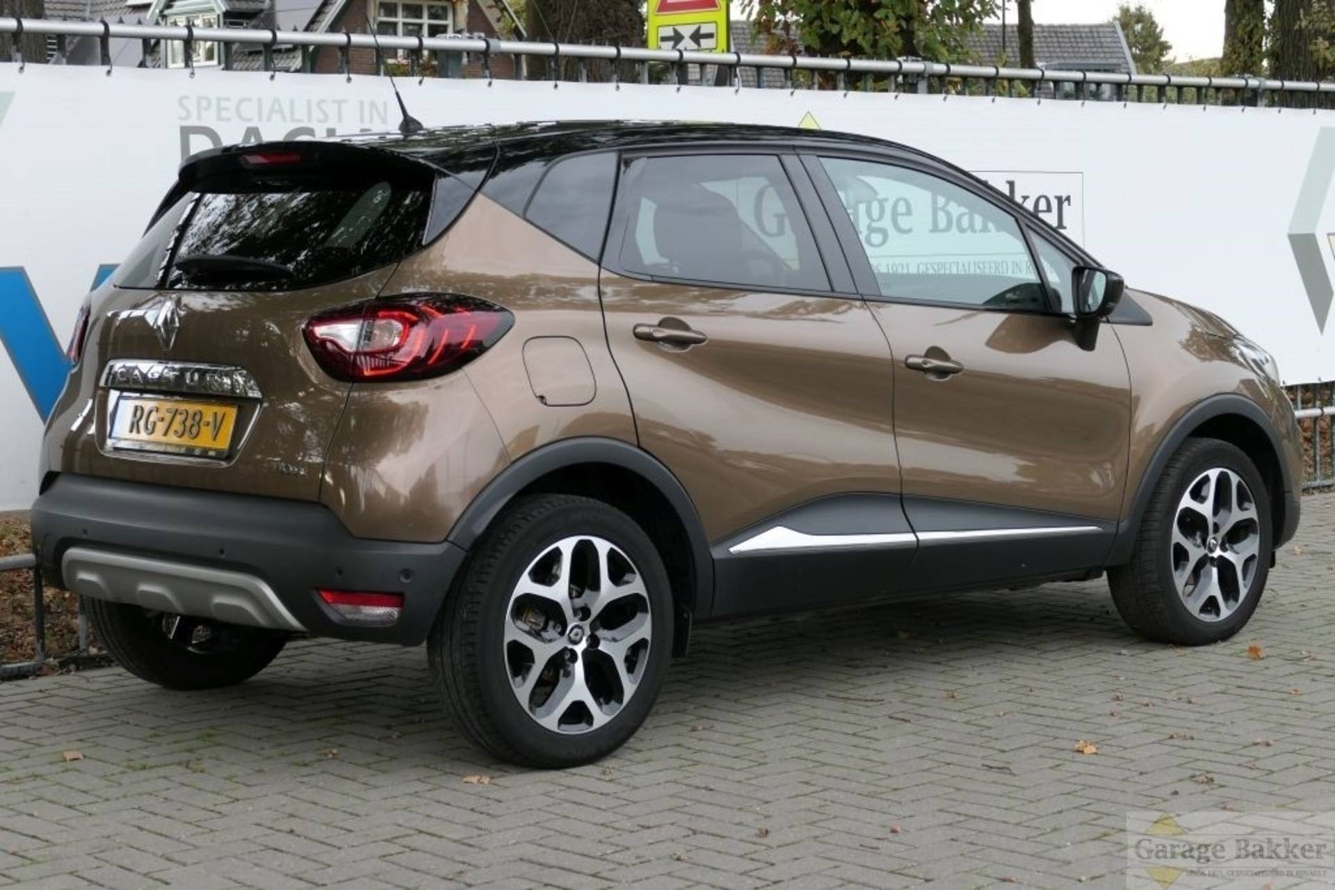 RENAULT Captur TCe 90 Intens - 8/26