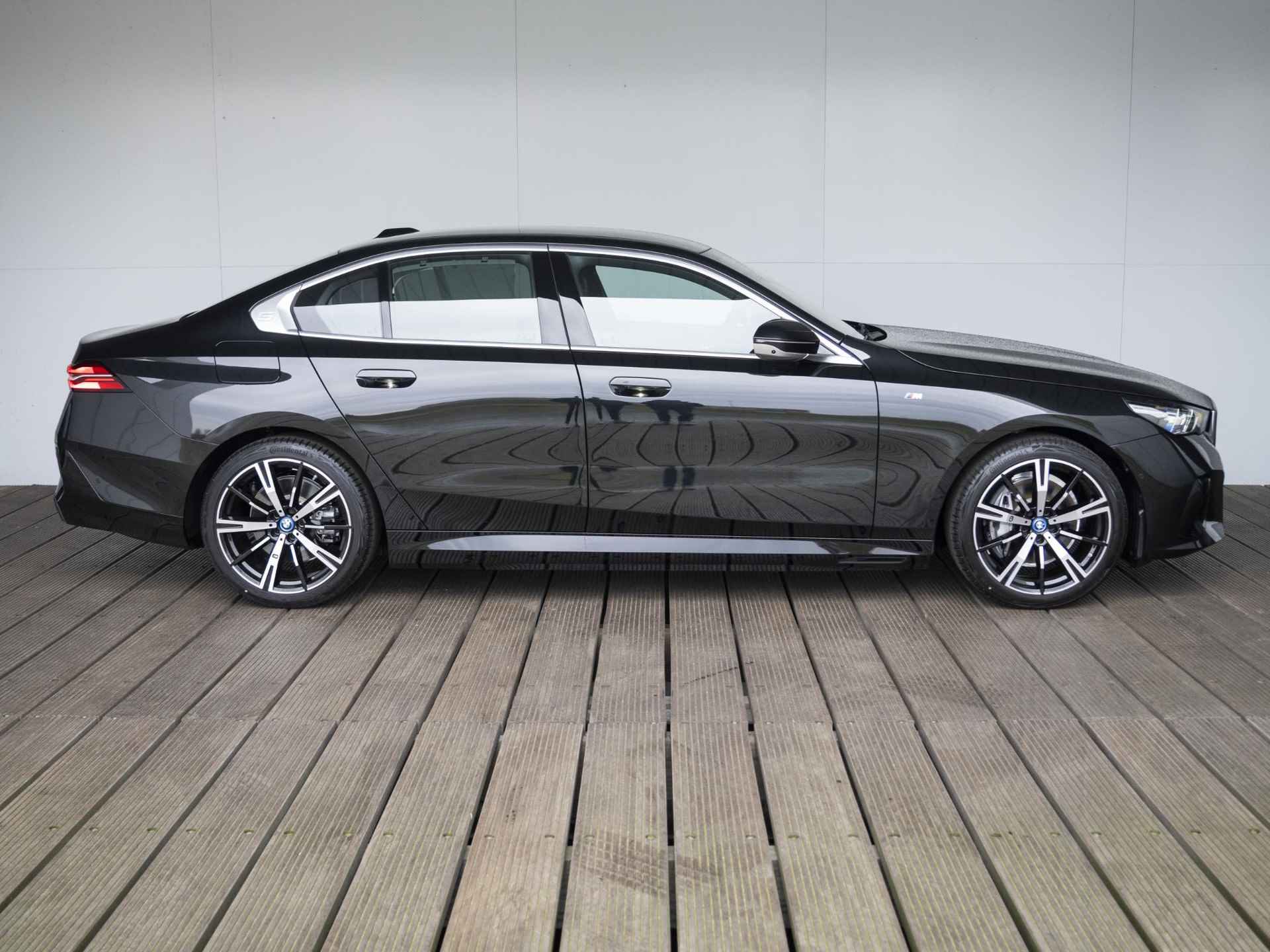 BMW i5 eDrive40 | M Sportpakket | Innovation Pack | Travel Pack | Comfort Pack - Hi Five - 4/63