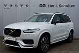 Volvo XC90 T8 Recharge AWD AUT8 455PK Dark Ultimate Long Range, Elektrisch bedienbaar glazen panoramisch schuif-/kanteldak, Luchtvering met Four-C settings, Trekhaak semi elektrisch inklapbaar, Adaptieve Cruise Control met Pilot Assist, BLIS dodehoekdetectie, 360 graden rondomzicht camera, Harman Kardon premium audio, Google Maps & Infotainment