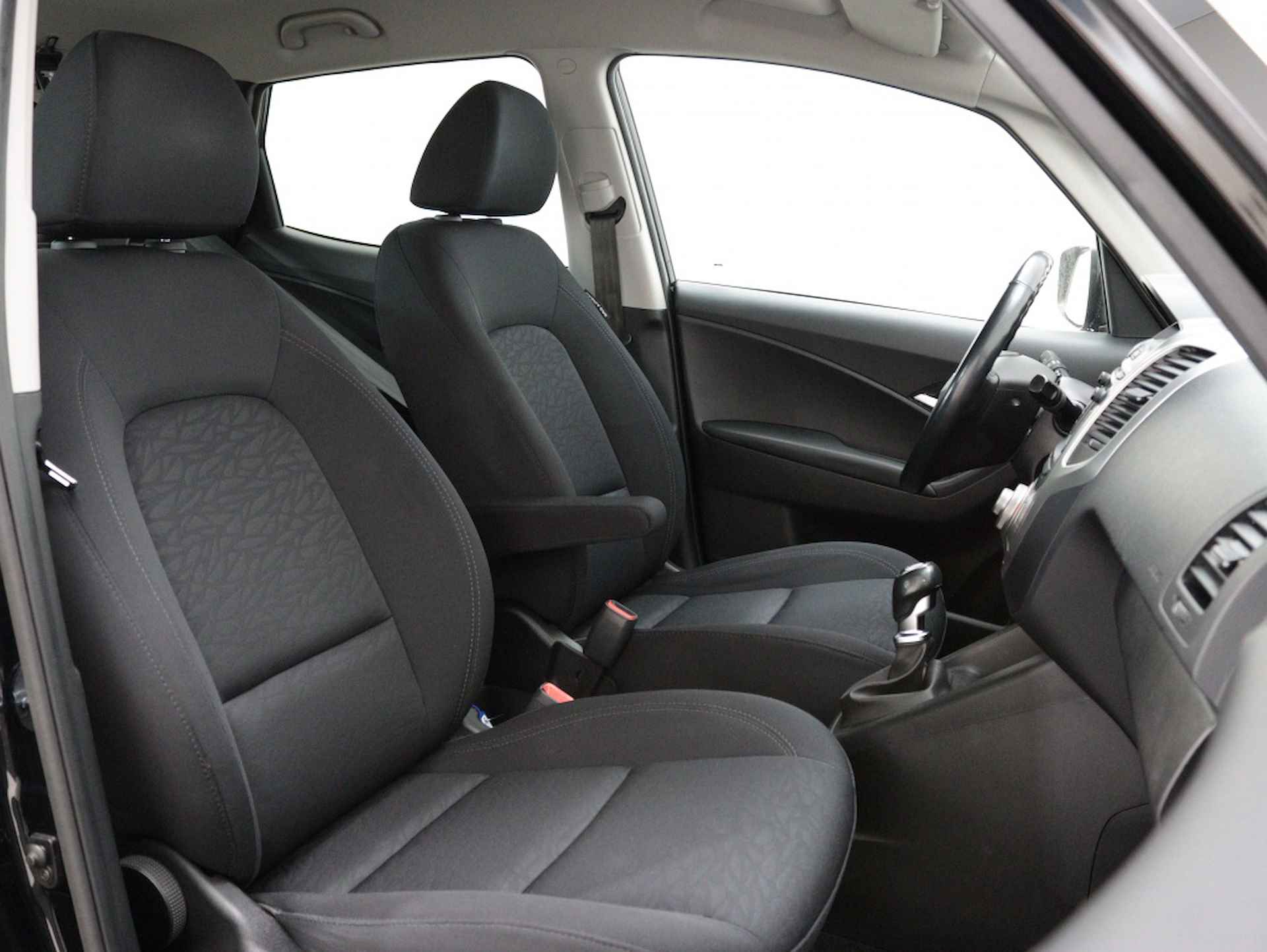 Hyundai ix20 1.4i Go! | Navigatie | Hoog zitter | Achteruitrij Camera | - 18/38