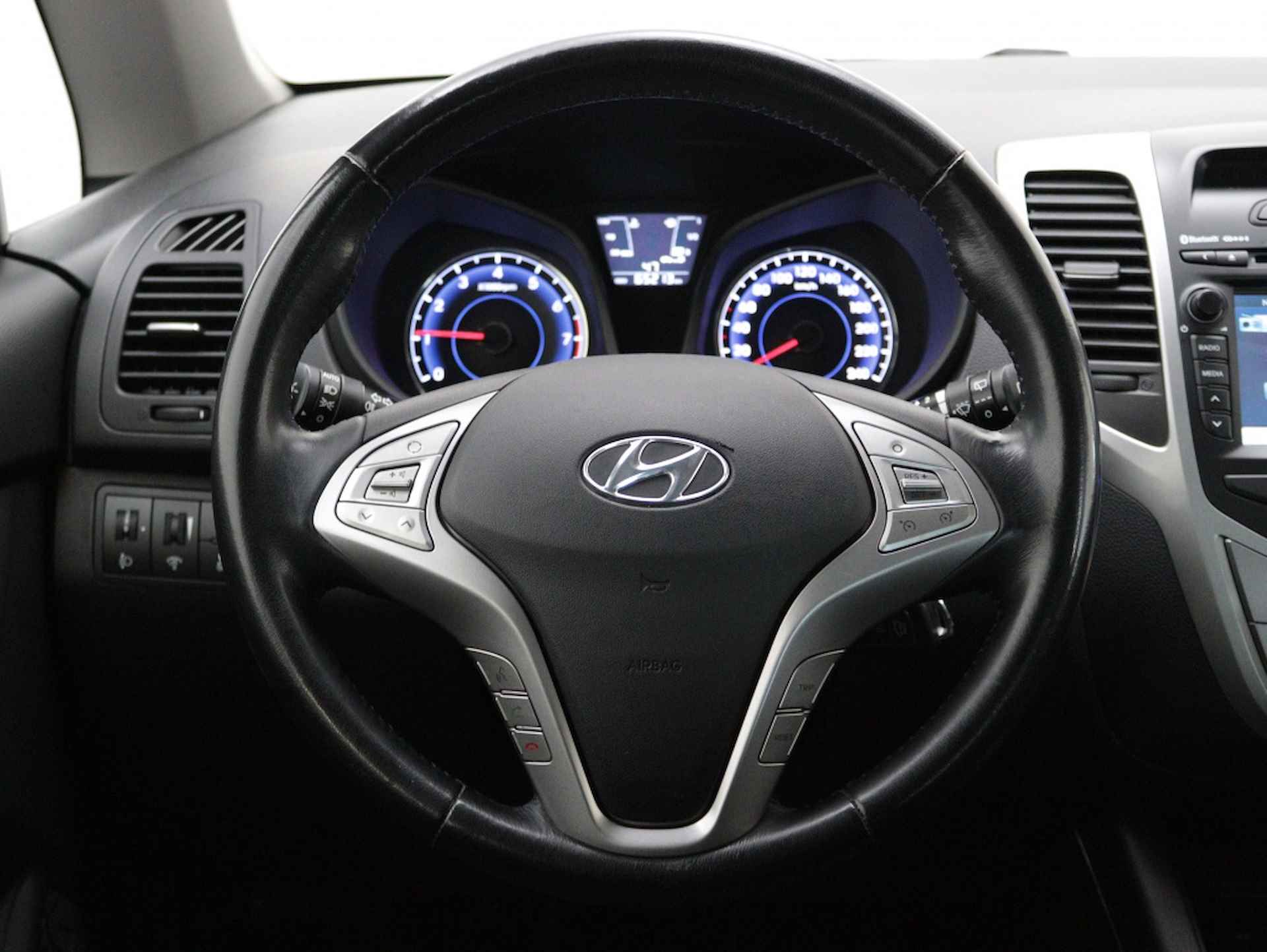 Hyundai ix20 1.4i Go! | Navigatie | Hoog zitter | Achteruitrij Camera | - 22/38