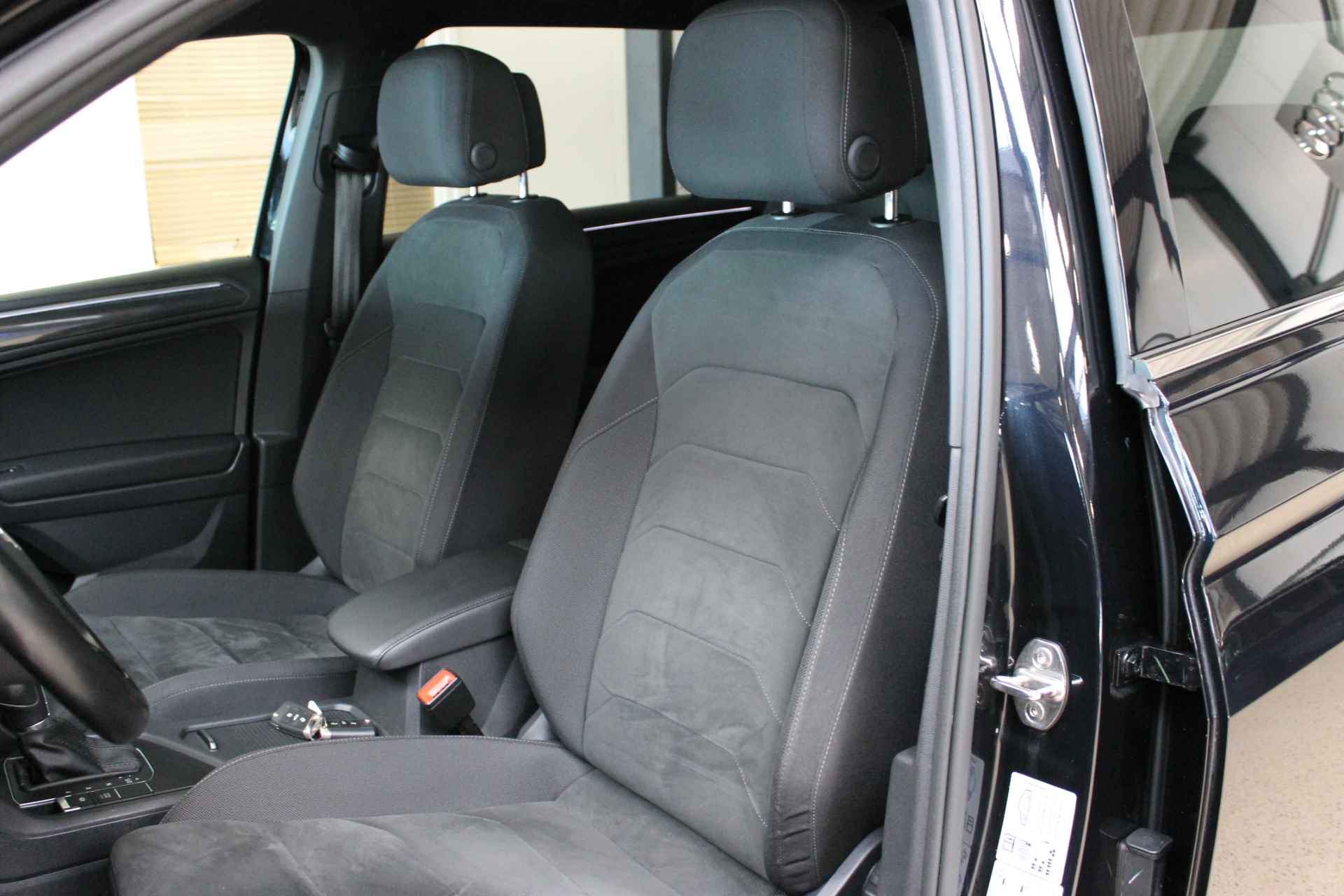 Volkswagen Tiguan Allspace 1.5 TSI 150pk Highline Business R 7p. RIJKLAAR ALL-IN PRIJS  NL auto | 7 persoons | Panoramadak | Wegklapbare Trekhaak 100% (Dealer) onderhouden label - 5/38