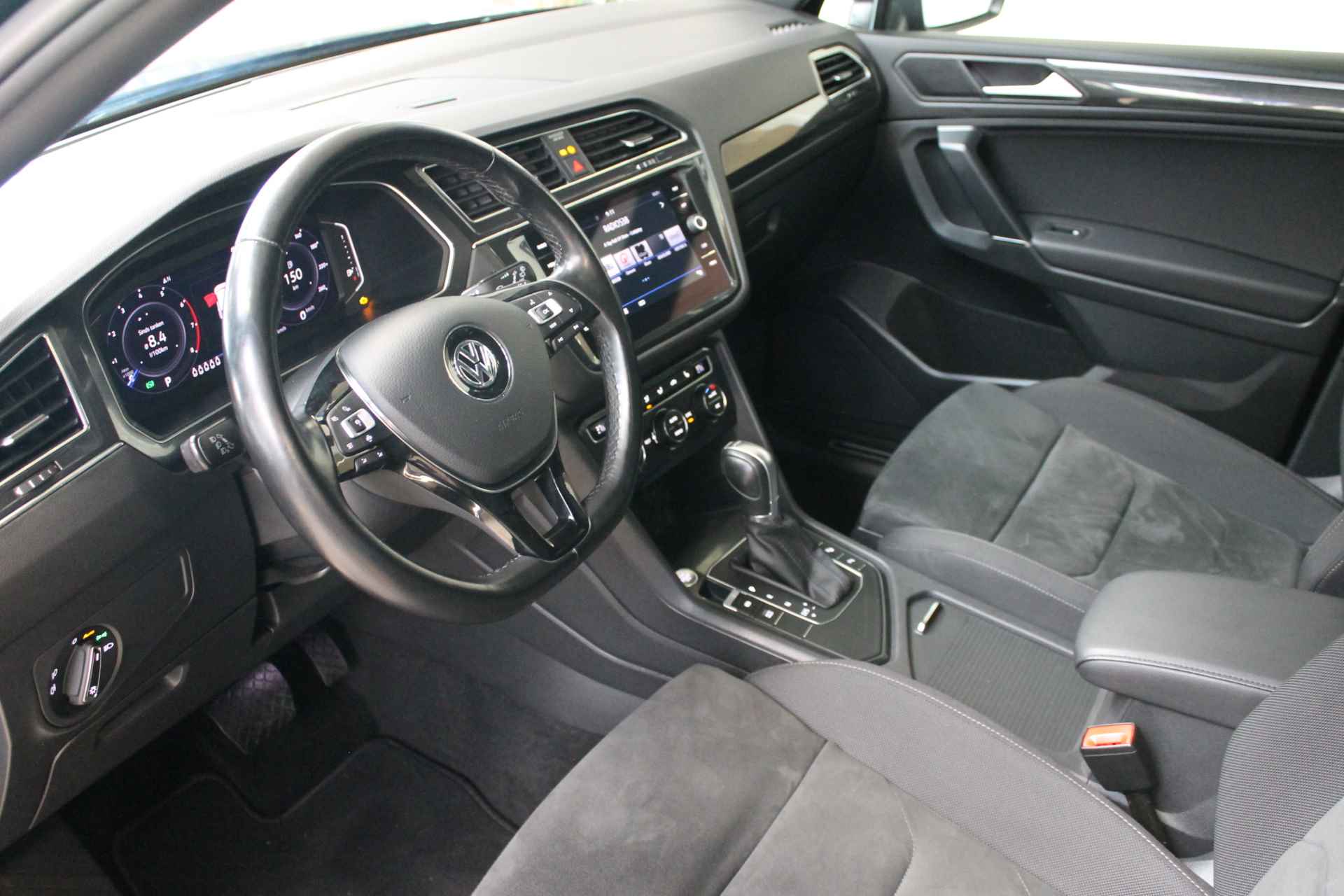 Volkswagen Tiguan Allspace 1.5 TSI 150pk Highline Business R 7p. RIJKLAAR ALL-IN PRIJS  NL auto | 7 persoons | Panoramadak | Wegklapbare Trekhaak 100% (Dealer) onderhouden label - 9/38