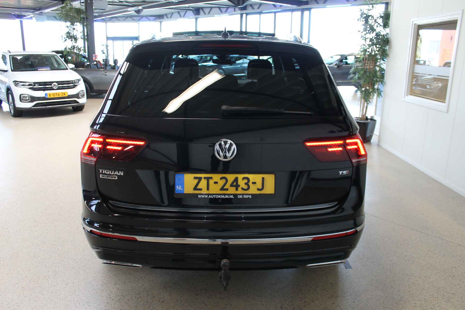Volkswagen Tiguan Allspace 1.5 TSI 150pk Highline Business R 7p. RIJKLAAR ALL-IN PRIJS  Nederlandse auto/7 persoons/Panoramadak/Wegklapbare Trekhaak 100% (Dealer) onderhouden label - 24/38