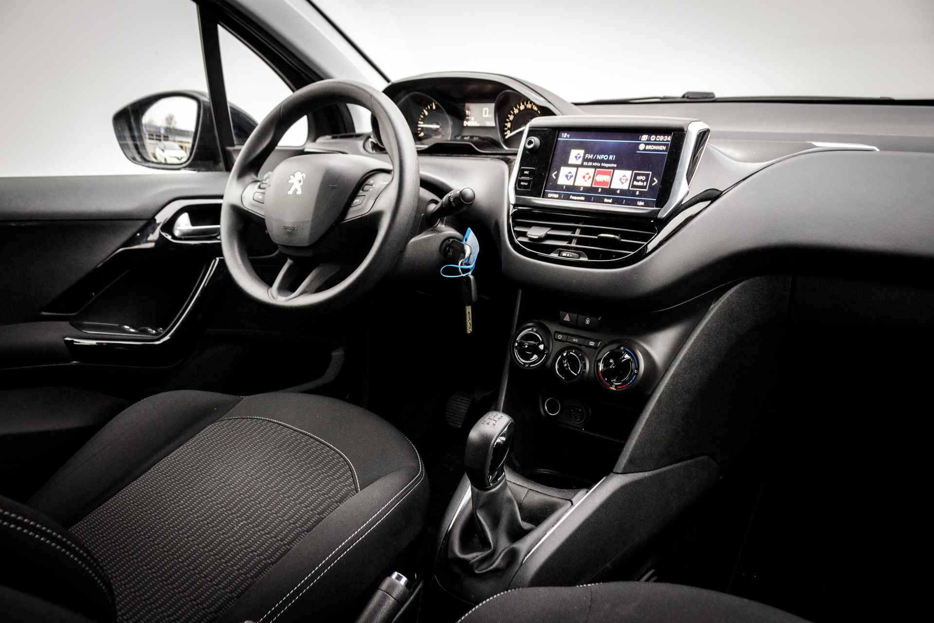 Peugeot 208 1.2 PureTech Blue Lion RIJKLAAR INCL:GARANTIE 5 DRS |Airco | Navi I PDC | Apple CarPlay/Android auto - 3/6