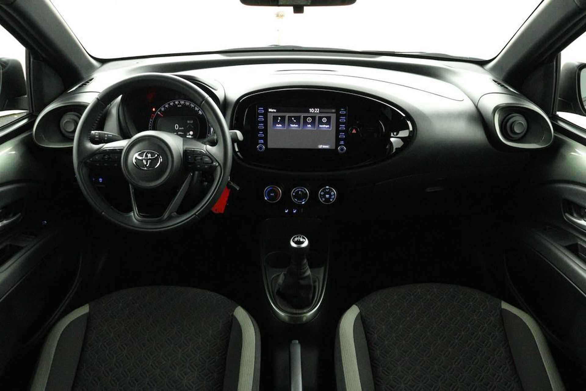 Toyota Aygo X 1.0 VVT-i MT Pulse | Stoelverwarming | Adaptive Cruise Control | All Seasonbanden | Apple Carplay/Android Auto | - 4/43