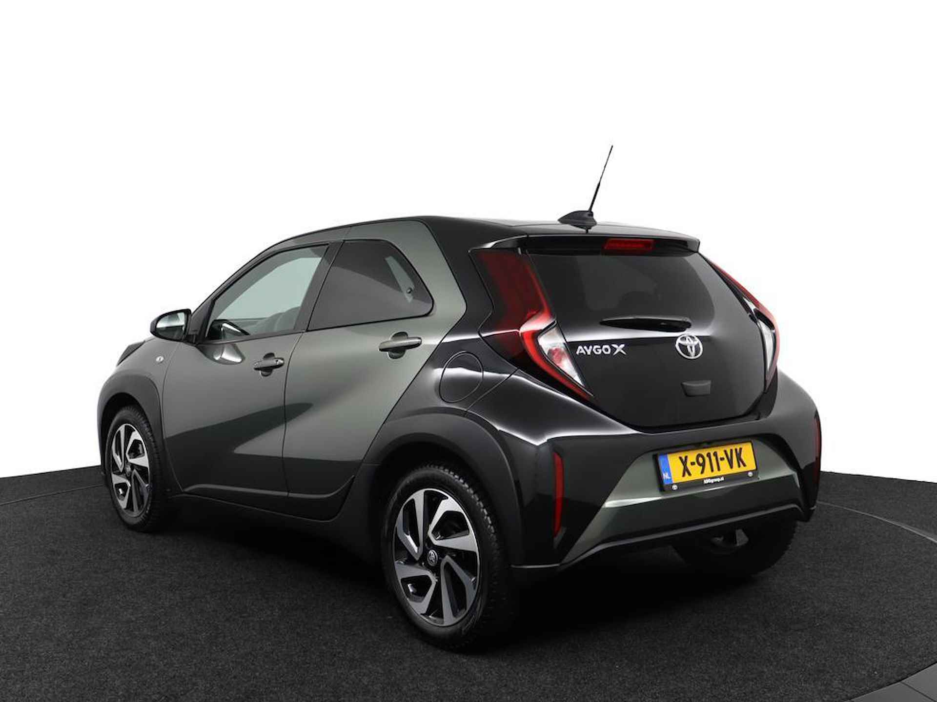 Toyota Aygo X 1.0 VVT-i MT Pulse | Stoelverwarming | Adaptive Cruise Control | All Seasonbanden | Apple Carplay/Android Auto | - 12/43