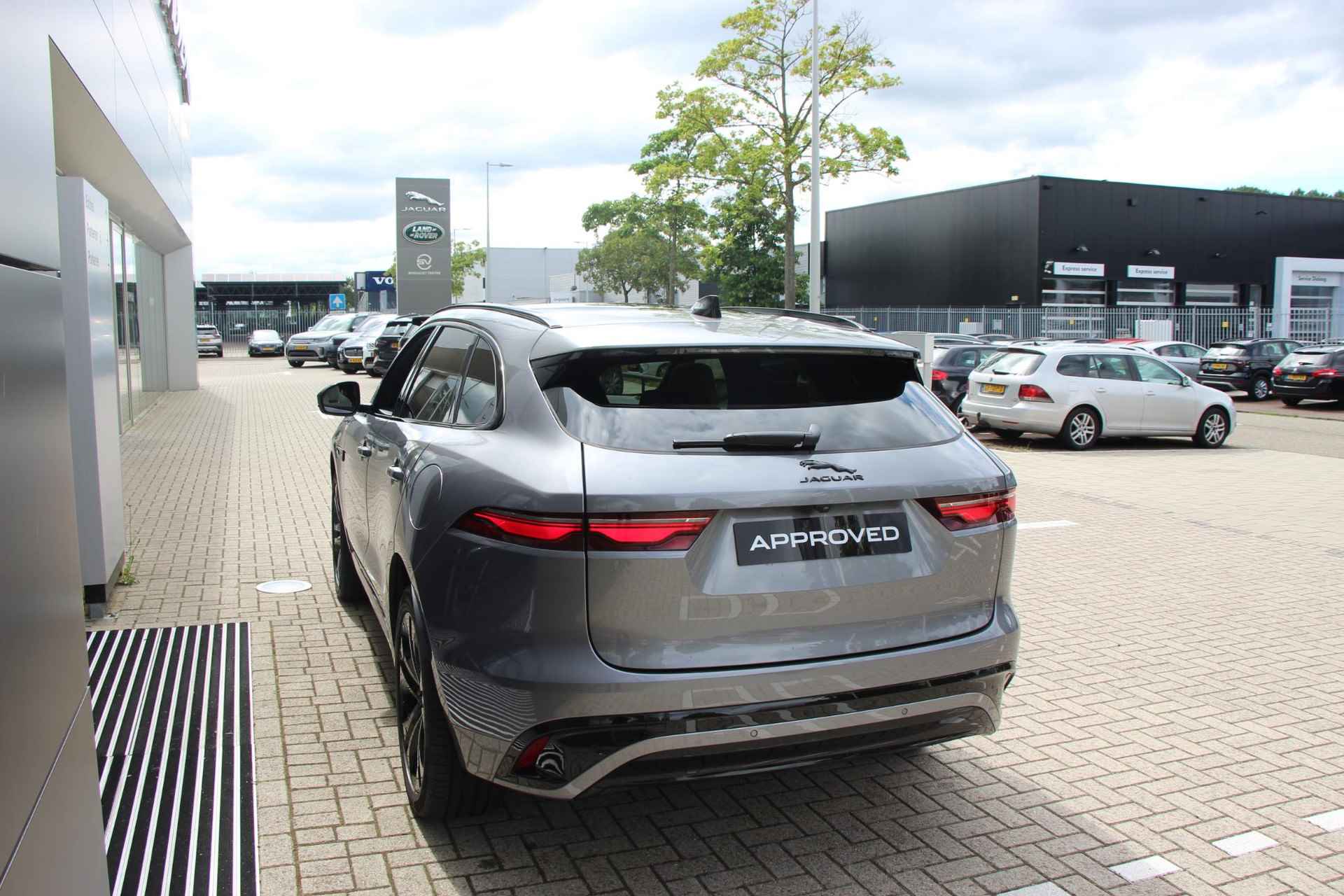 Jaguar F-PACE P400e PHEV R-Dynamic SE - 9/34