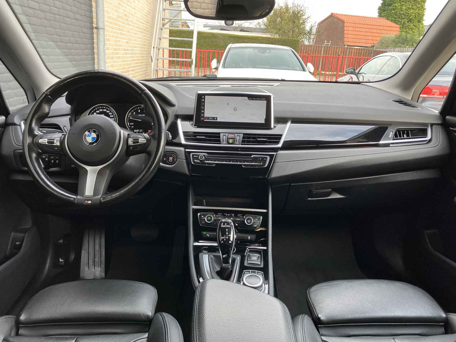 BMW 2 Serie Active Tourer 220i High Executive 192 pk AUT. | 1e eigenaar | dealer onderhouden | leder sportstoelen | navigatie | DAB - 17/40