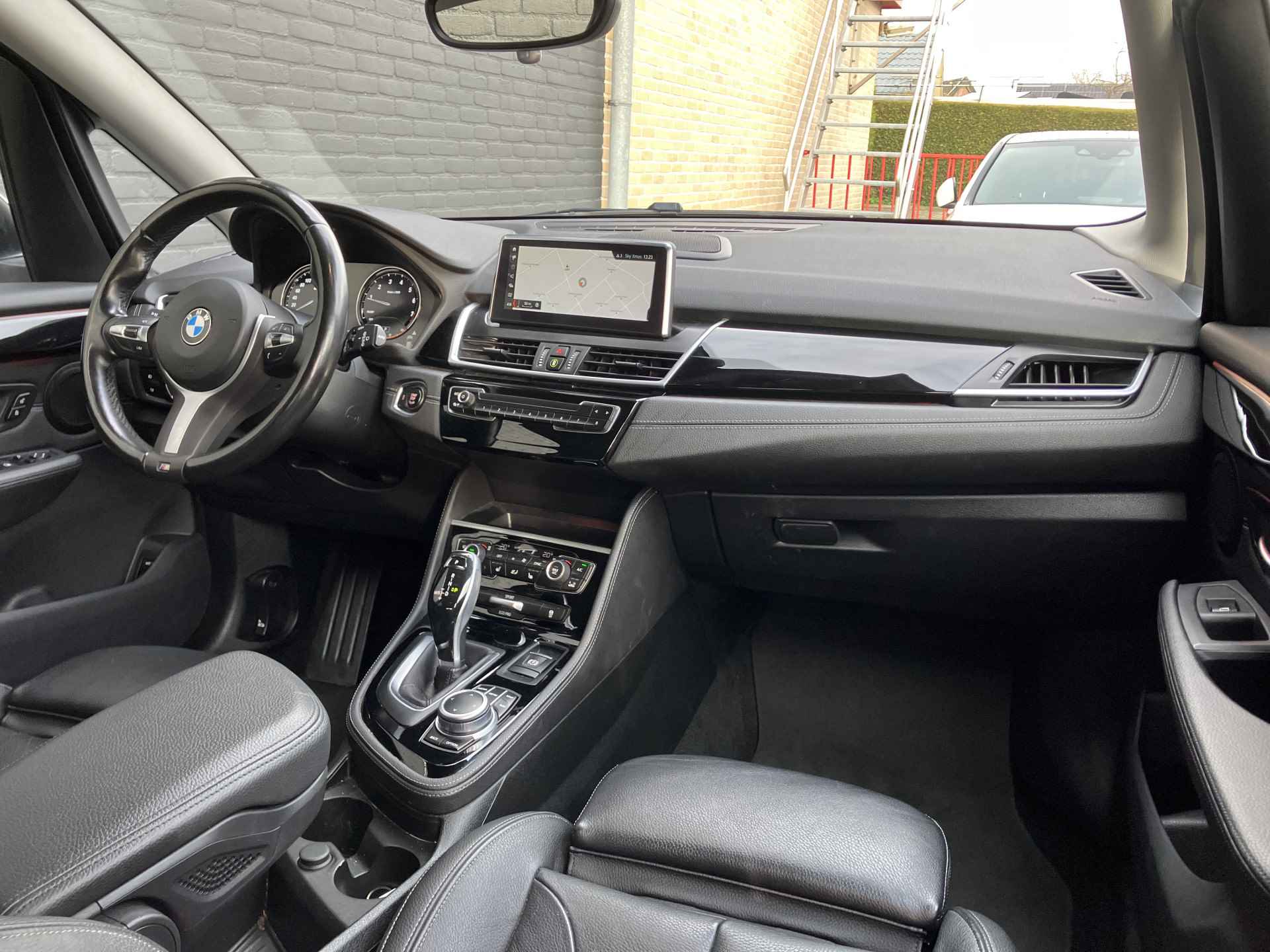 BMW 2 Serie Active Tourer 220i High Executive 192 pk AUT. | 1e eigenaar | dealer onderhouden | leder sportstoelen | navigatie | DAB - 18/40