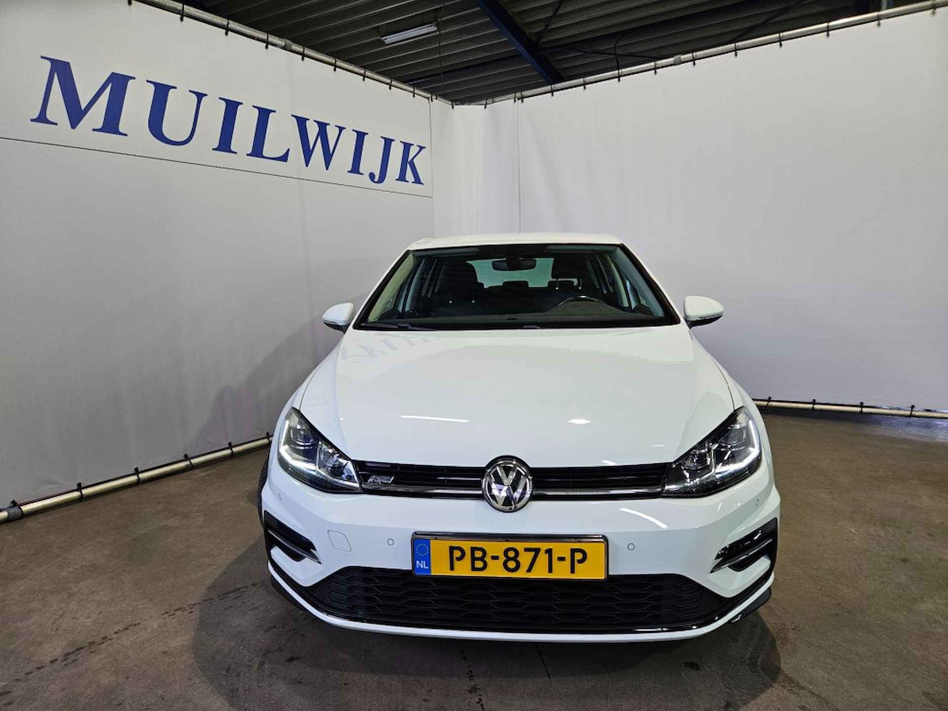 VOLKSWAGEN Golf 1.0 TSI Highline Business R / R-Line / Virtual / Full LED / NL A - 5/50