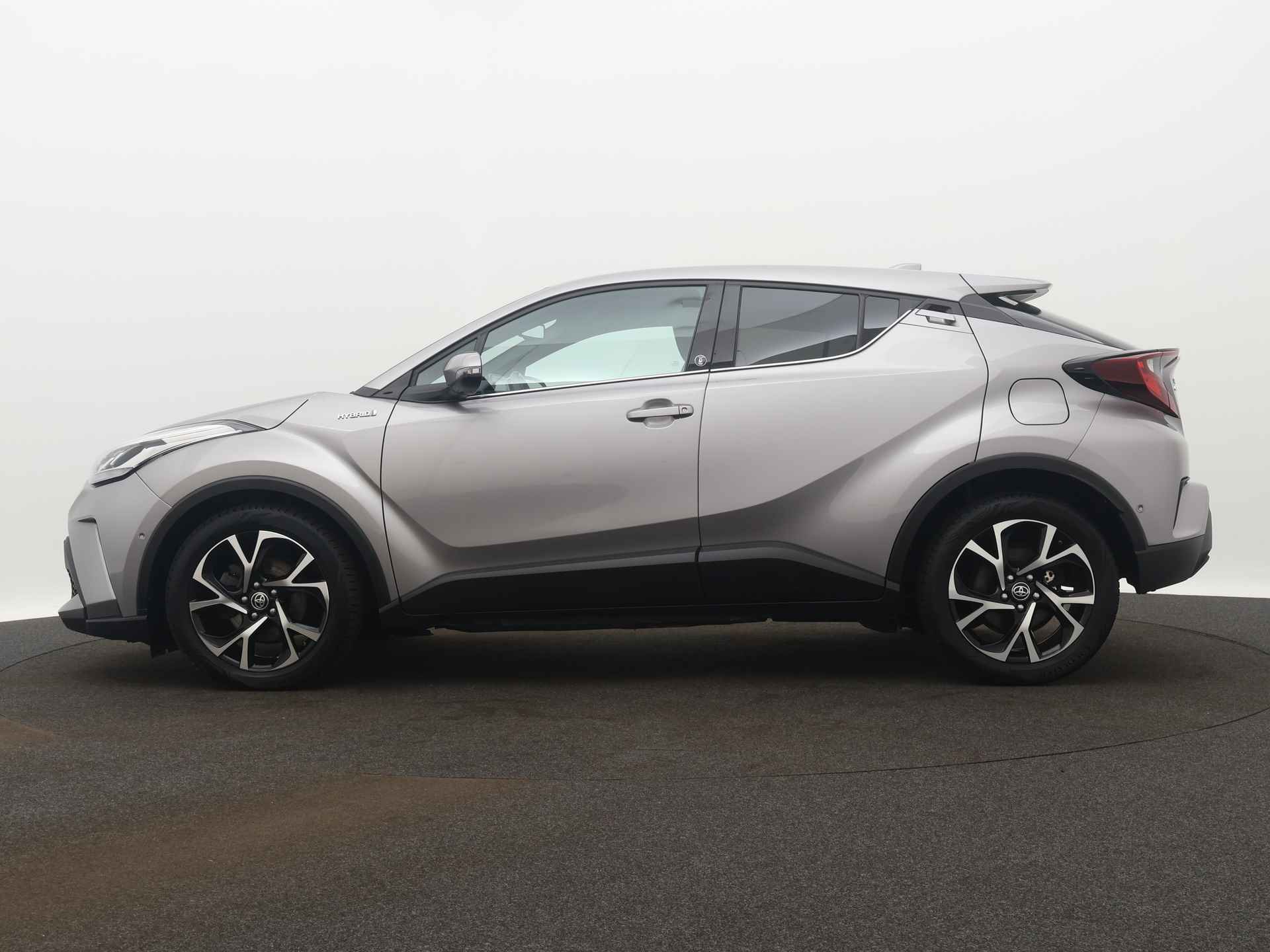 Toyota C-HR 1.8 Hybrid Dynamic+ Limited | Parkeersensoren | Stoel en stuurwiel verwarmd | LM velgen | Cruise Control Adaptief | Climate Control | Camera | - 4/45