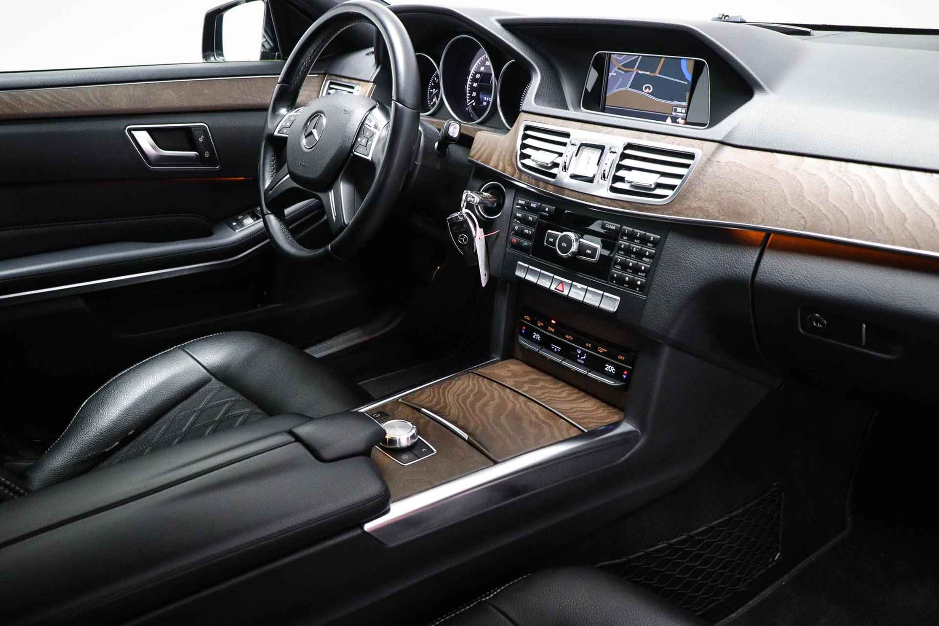 Mercedes-Benz E-klasse 200 Ambition Avantgarde | LED | HOUTAFWERKING | STOELVERWARMING |19" - 3/53