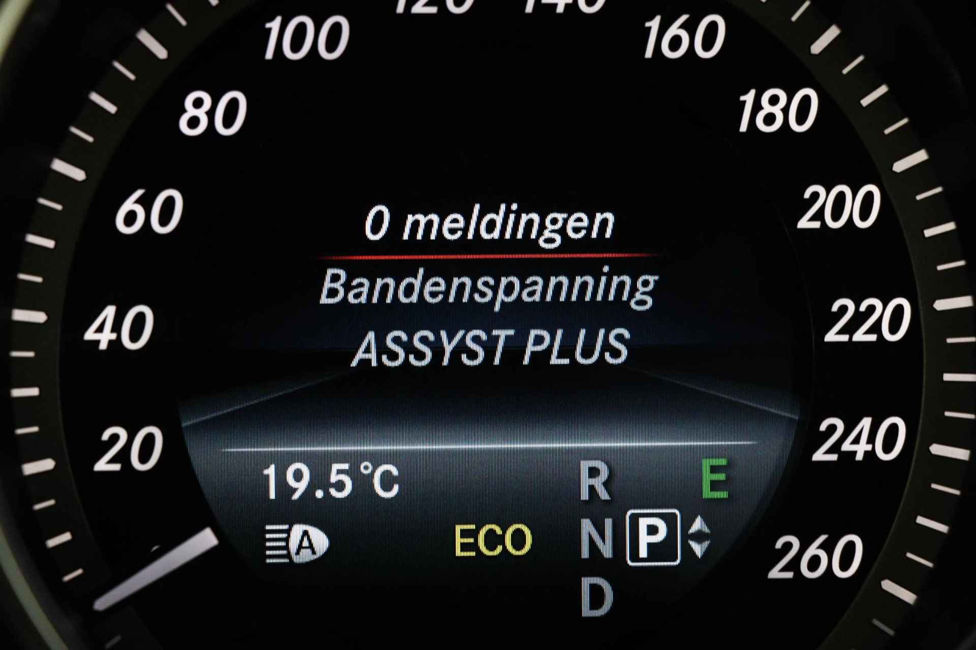 Mercedes-Benz E-klasse 200 Ambition Avantgarde | LED | HOUTAFWERKING | STOELVERWARMING |19" - 33/53