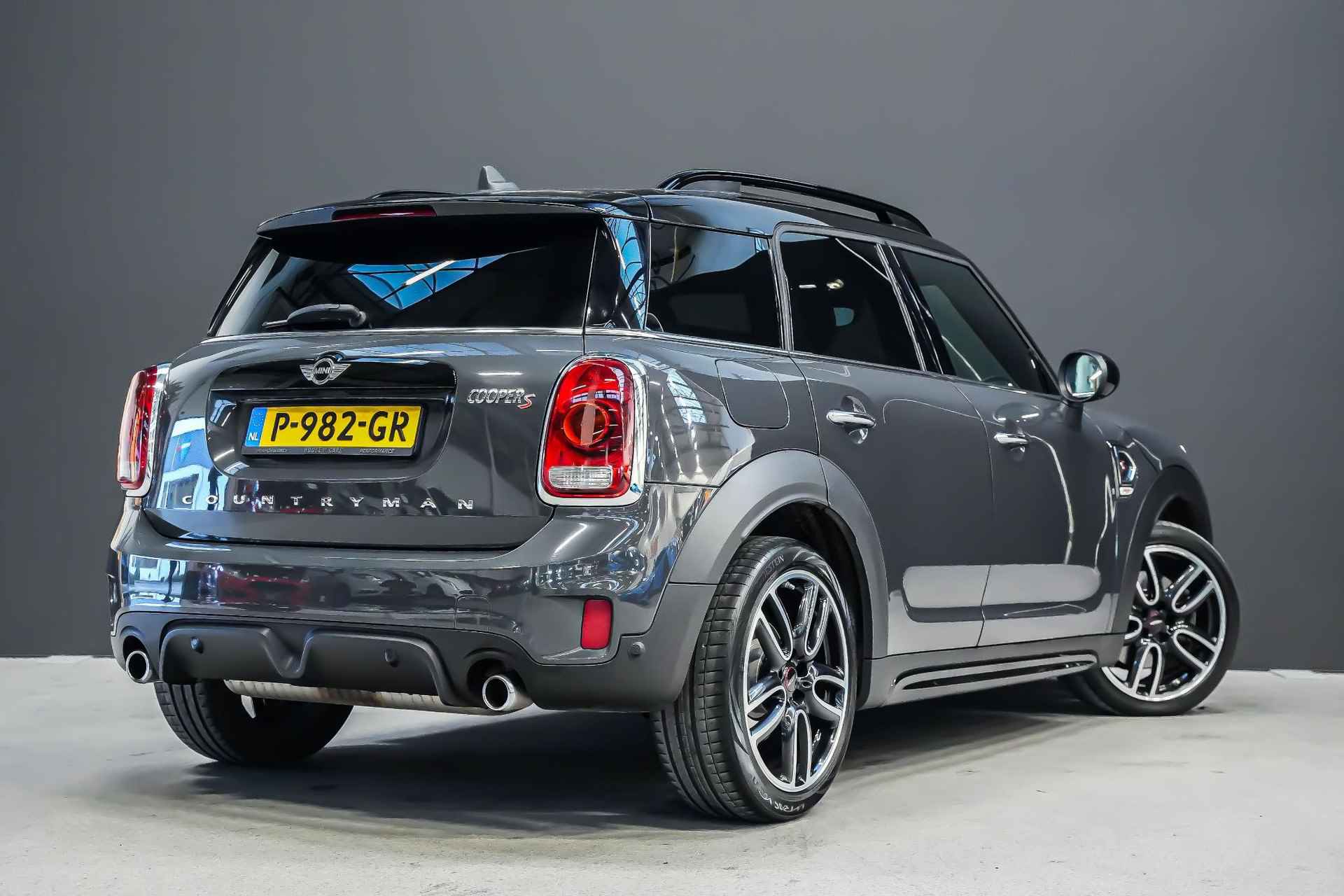 Mini Mini Countryman 2.0 Cooper S JCW Automaat |John Cooper Works|vol lederen interieur|xenon verlichting|panoramadak|stoelverwarming|sfeerverlichting|parkeersensoren|climate control| - 2/33