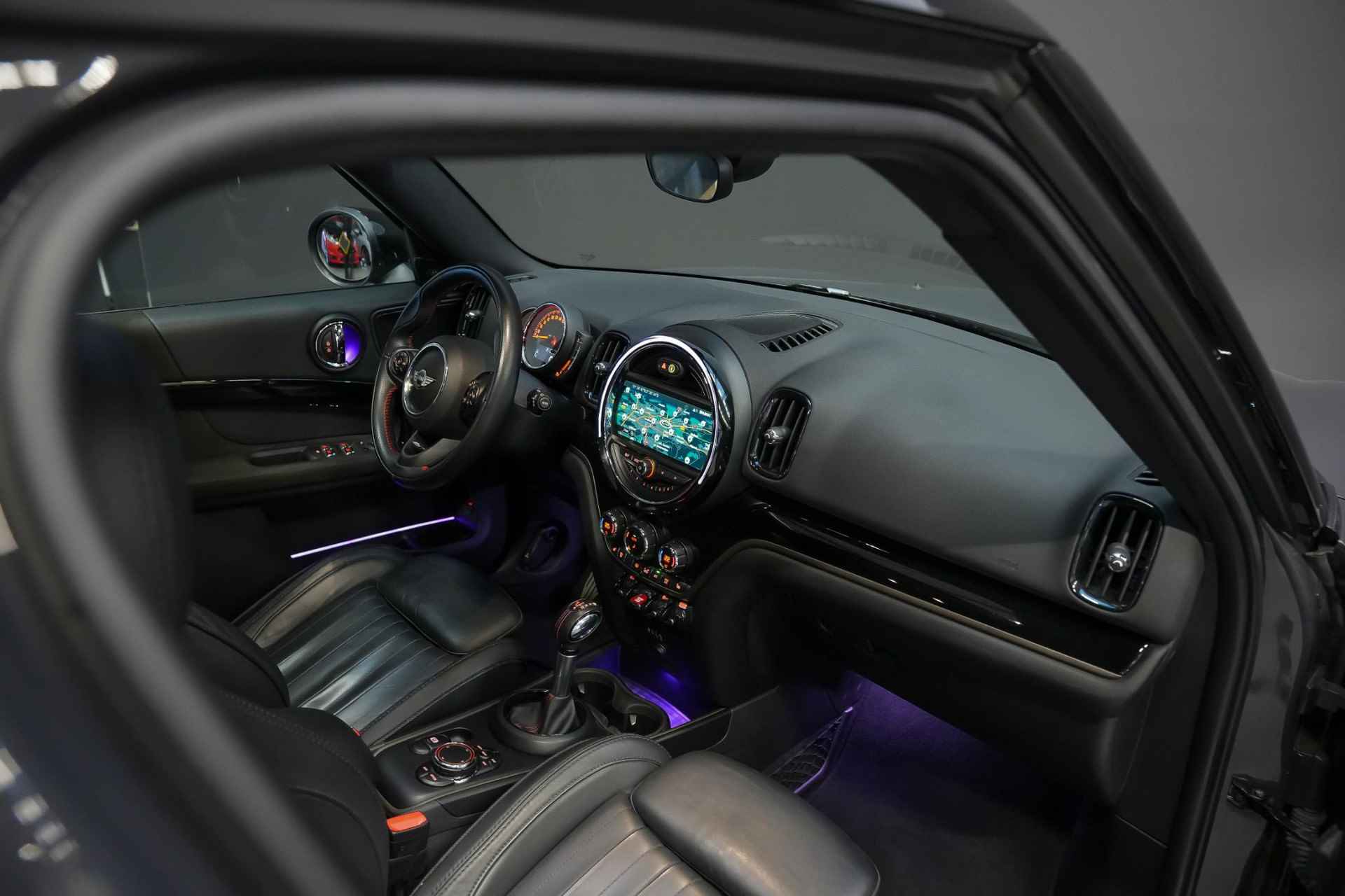 Mini Mini Countryman 2.0 Cooper S JCW Automaat |John Cooper Works|vol lederen interieur|xenon verlichting|panoramadak|stoelverwarming|sfeerverlichting|parkeersensoren|climate control| - 3/33