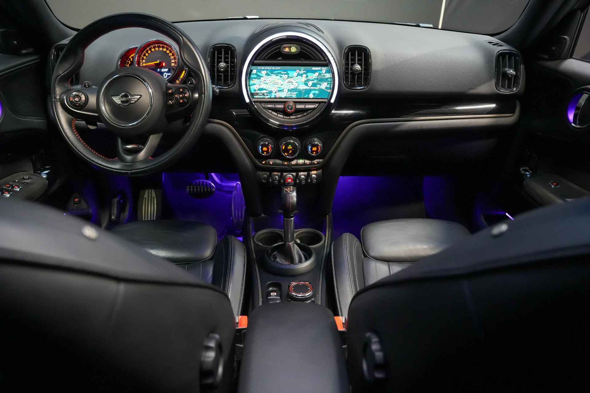 Mini Mini Countryman 2.0 Cooper S JCW Automaat |John Cooper Works|vol lederen interieur|xenon verlichting|panoramadak|stoelverwarming|sfeerverlichting|parkeersensoren|climate control| - 4/33