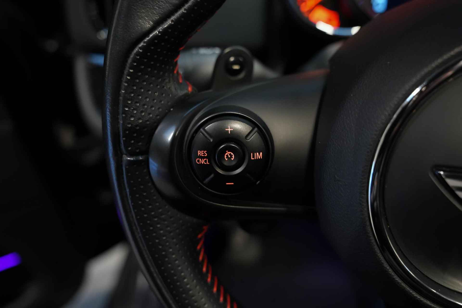 Mini Mini Countryman 2.0 Cooper S JCW Automaat |John Cooper Works|vol lederen interieur|xenon verlichting|panoramadak|stoelverwarming|sfeerverlichting|parkeersensoren|climate control| - 11/33