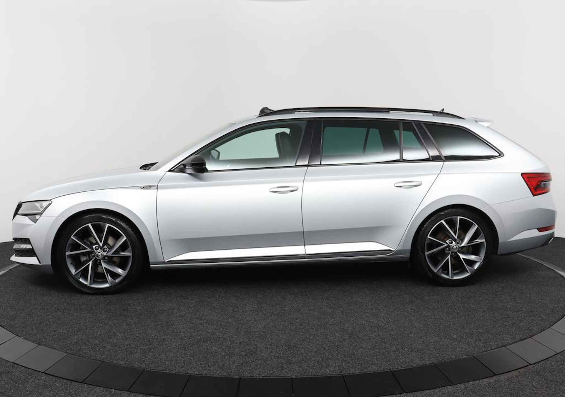 Škoda Superb Combi 1.5 TSI 150Pk Automaat Sportline Business Panodak + Elec. klep + ACC + Zwart optiek + Elec. trekhaak - 3/54