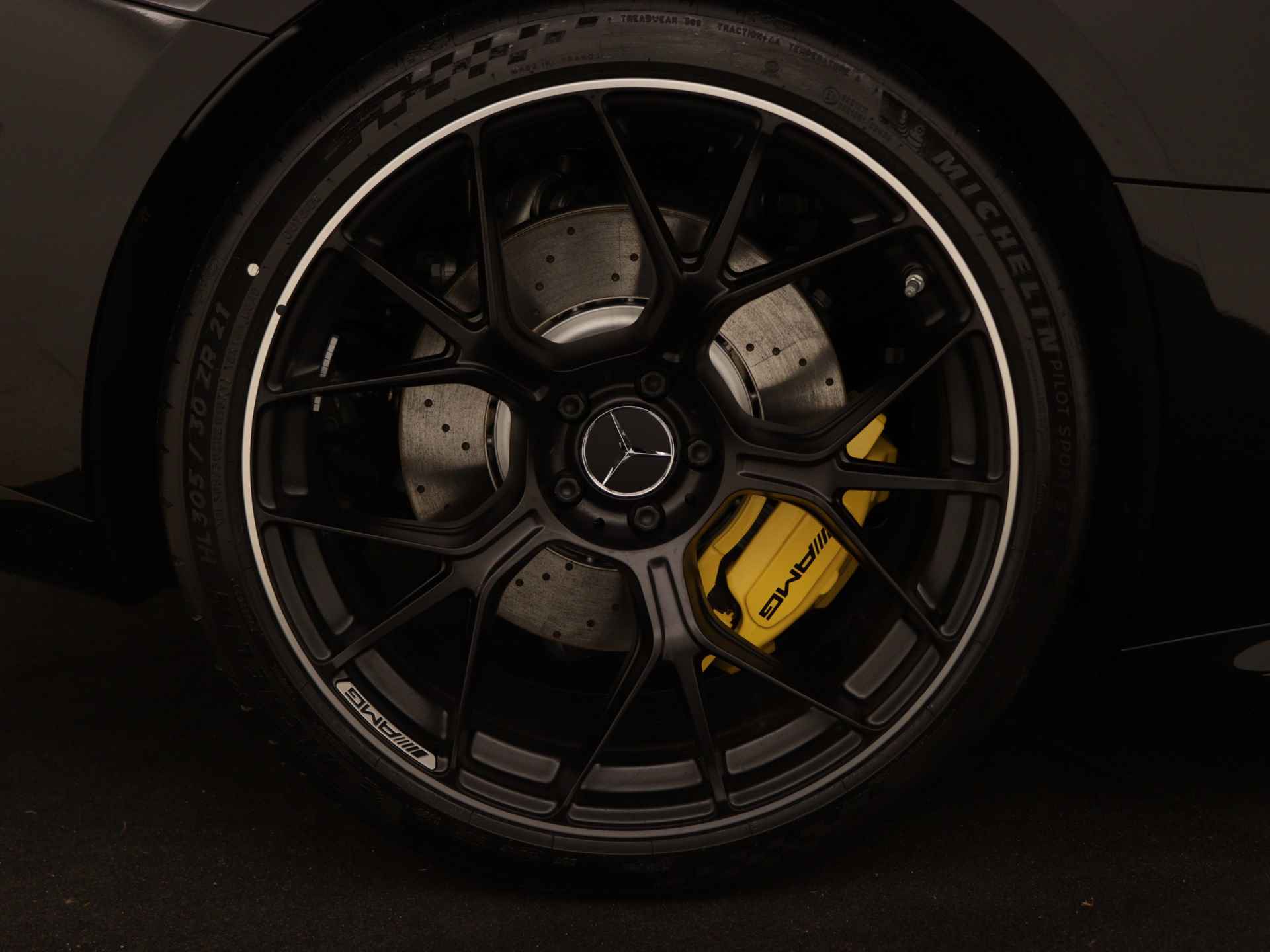 Mercedes-Benz AMG GT 63 4MATIC+ | Rijassistentiepakket plus | AMG Nightpakket II | ENERGIZING AIR CONTROL | AMG Track pace | Sierelementen in AMG carbon | Burmester  Surround Sound systeem | - 37/38
