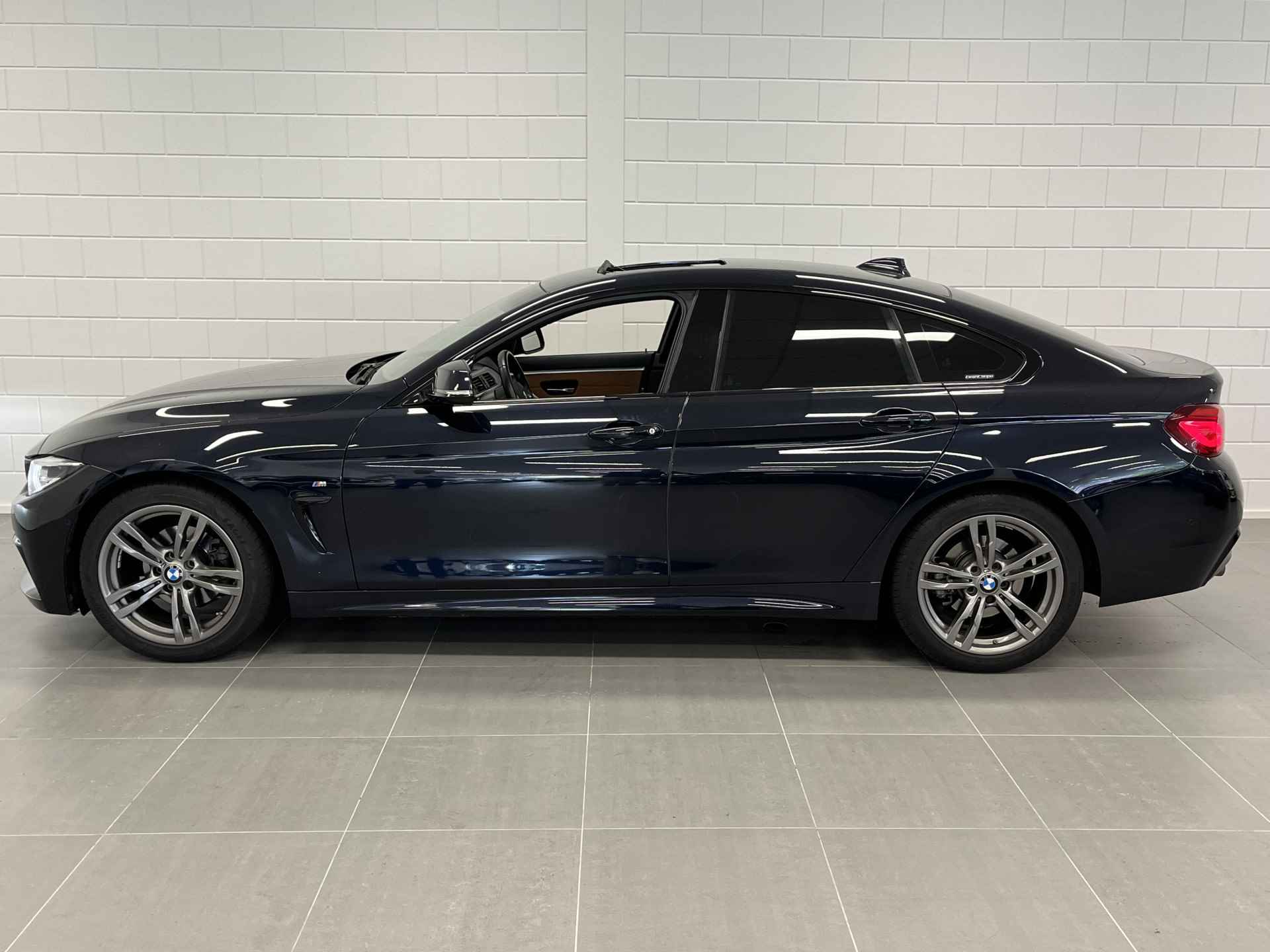 BMW 4 Serie Gran Coupé 418i Executive Edition LEDER | OPEN DAK | NAVIGATIE | DEALER ONDERHOUDEN! - 9/49