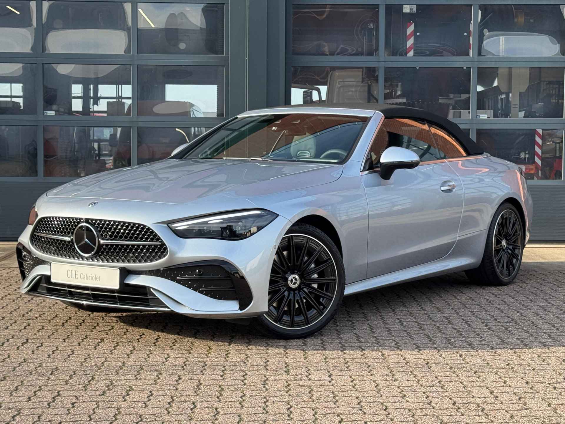 Mercedes-Benz CLE 200 Cabriolet AMG Line | Rij-assistentiepakket | Burmester | Digital Light | Head-up Display - 3/16