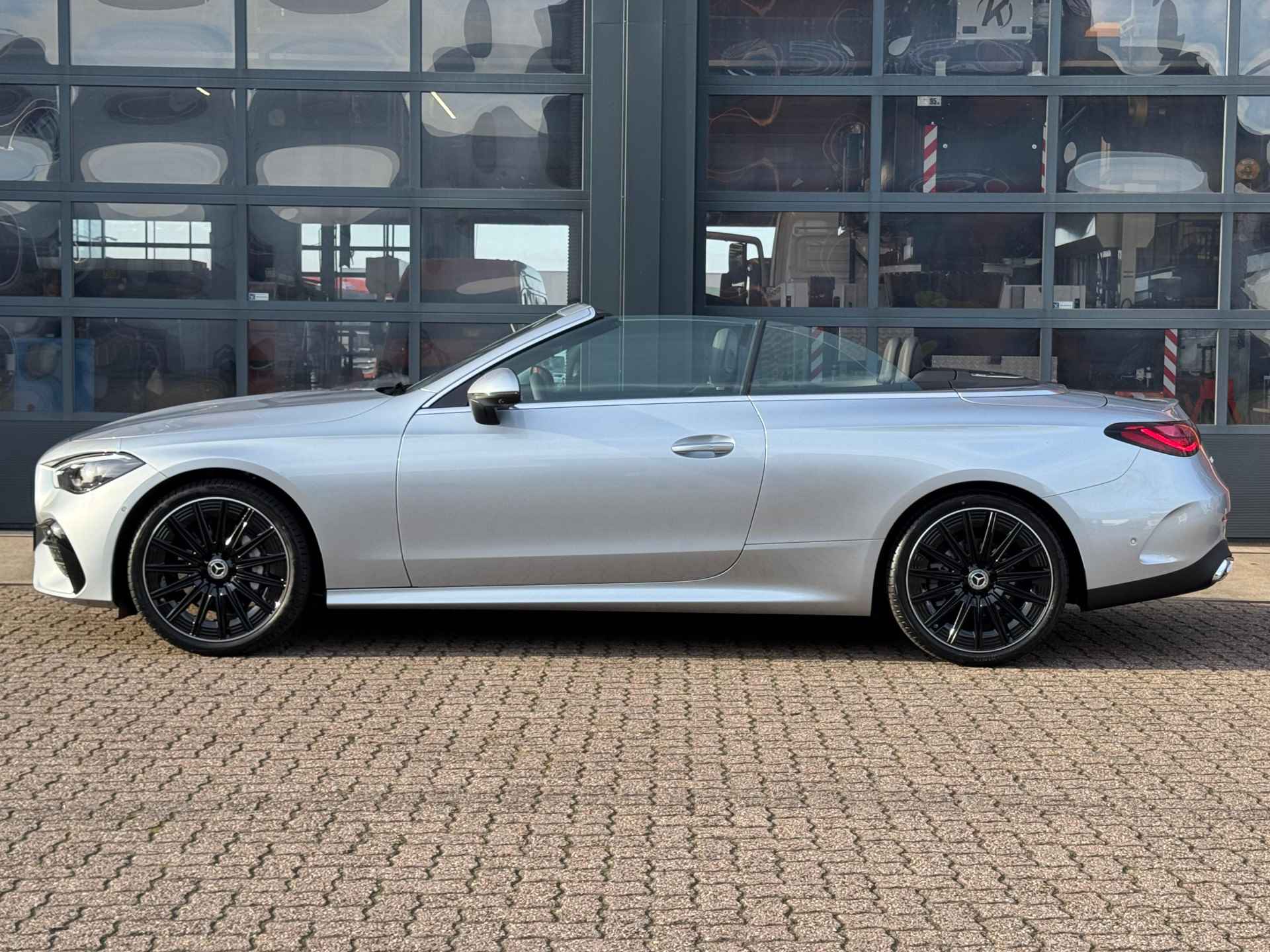 Mercedes-Benz CLE 200 Cabriolet AMG Line | Rij-assistentiepakket | Burmester | Digital Light | Head-up Display - 6/16