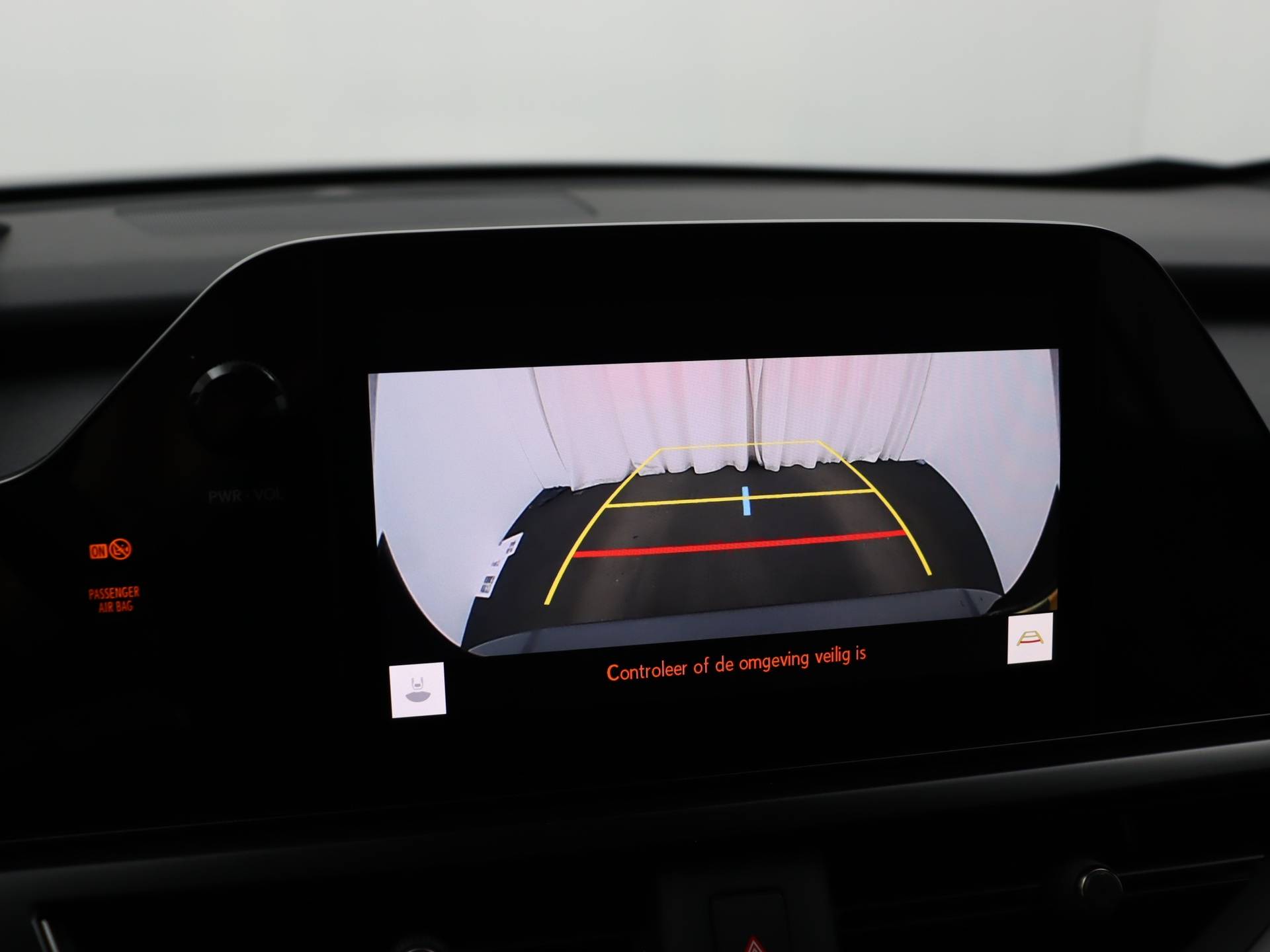 Lexus UX 250h Business Line | Navigatie | Draadloze telefoonlader en Apple CarPlay | BSM | Parkeersensoren | - 8/32