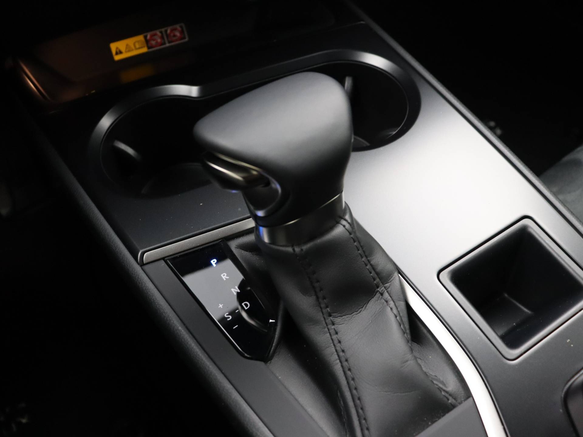 Lexus UX 250h Business Line | Navigatie | Draadloze telefoonlader en Apple CarPlay | BSM | Parkeersensoren | - 10/32