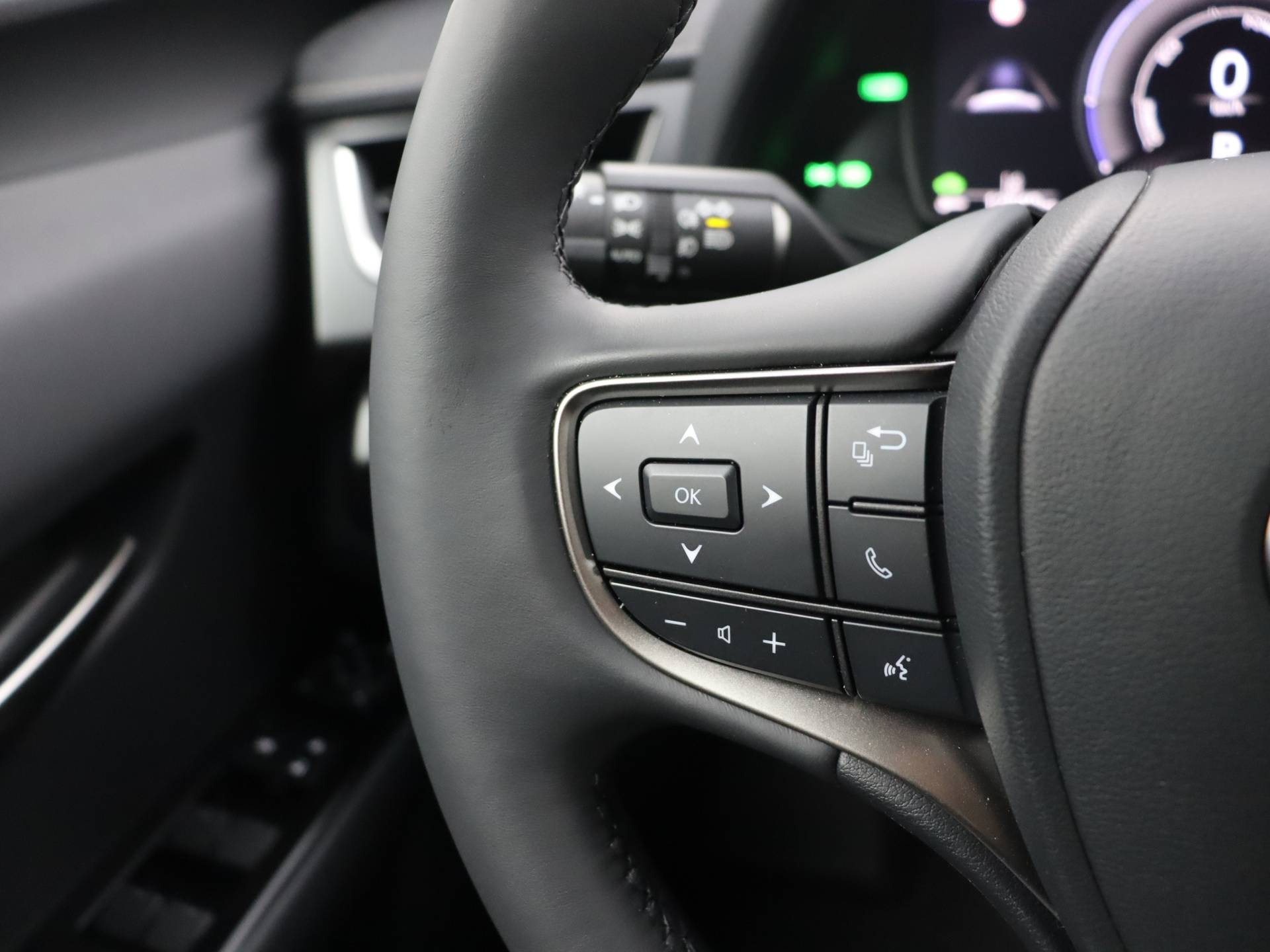 Lexus UX 250h Business Line | Navigatie | Draadloze telefoonlader en Apple CarPlay | BSM | Parkeersensoren | - 17/32
