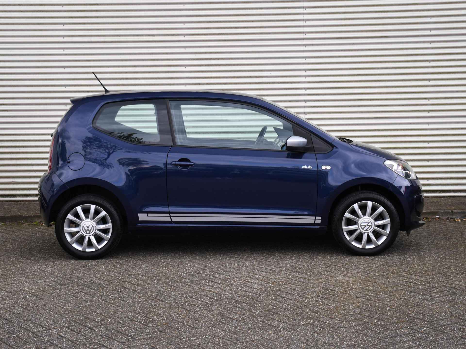 Volkswagen Up! Club Up! 1.0 BlueMotion 60pk 15''LM | RADIO | AIRCO | 70.000KM | AUX | 12 MND GARANTIE - 3/26