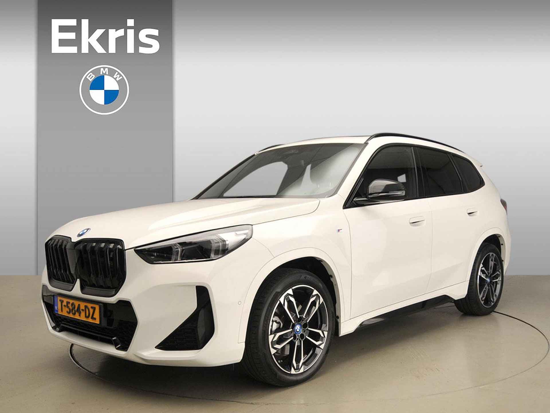 BMW iX1 xDrive30  M-Sportpakket | LED | Leder | Navigatie | Schuifdak | Sportstoelen | DAB | Harman-kardon sound | Alu 19 inch - 1/37