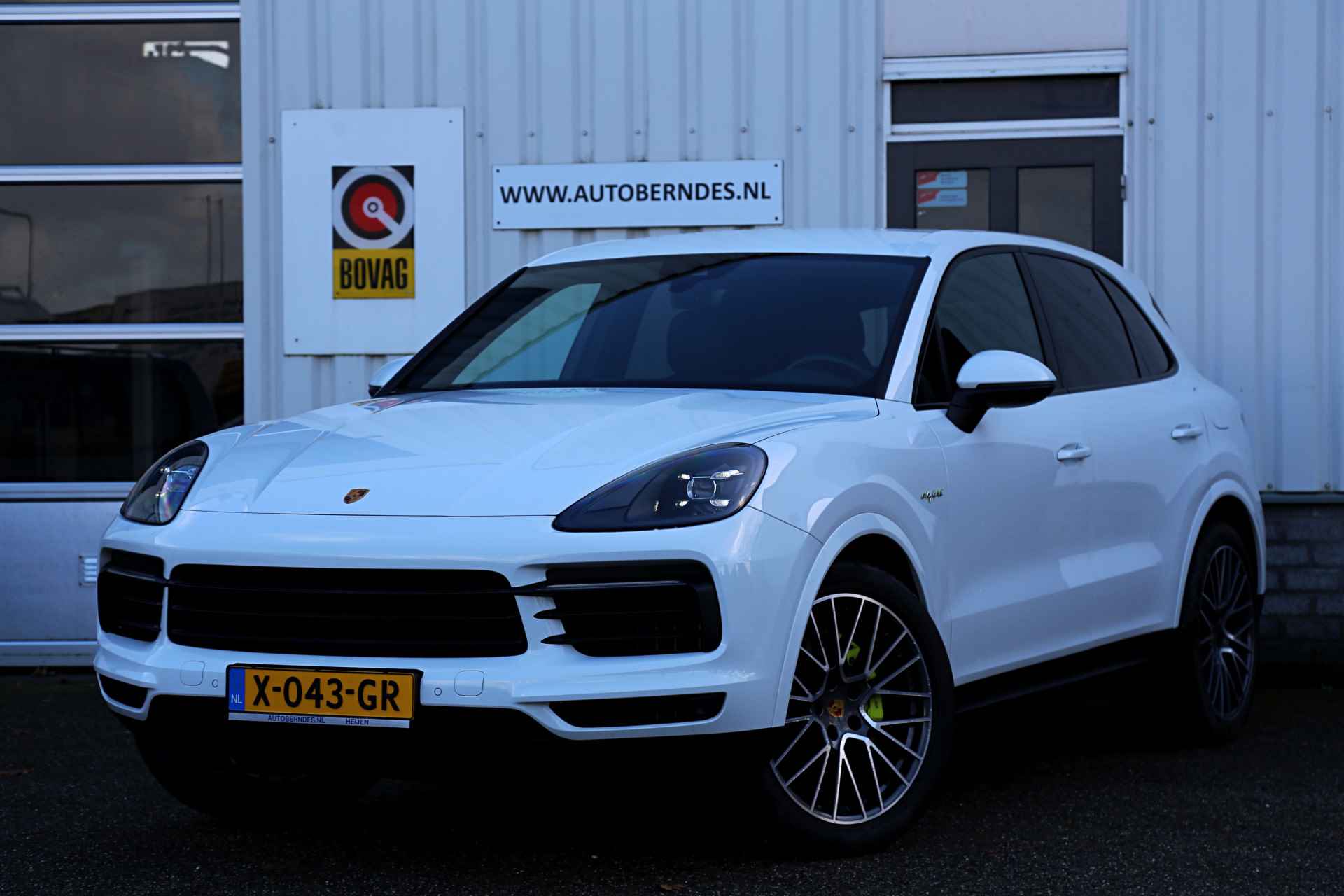 Porsche Cayenne 3.0 E-Hybrid 462PK Plug in*Perfect Porsche Onderh.*1ste Eig*Luchtvering/PASM/Black Pack/Sportuitlaat/Sport Chrono/Apple Carplay- - 65/65