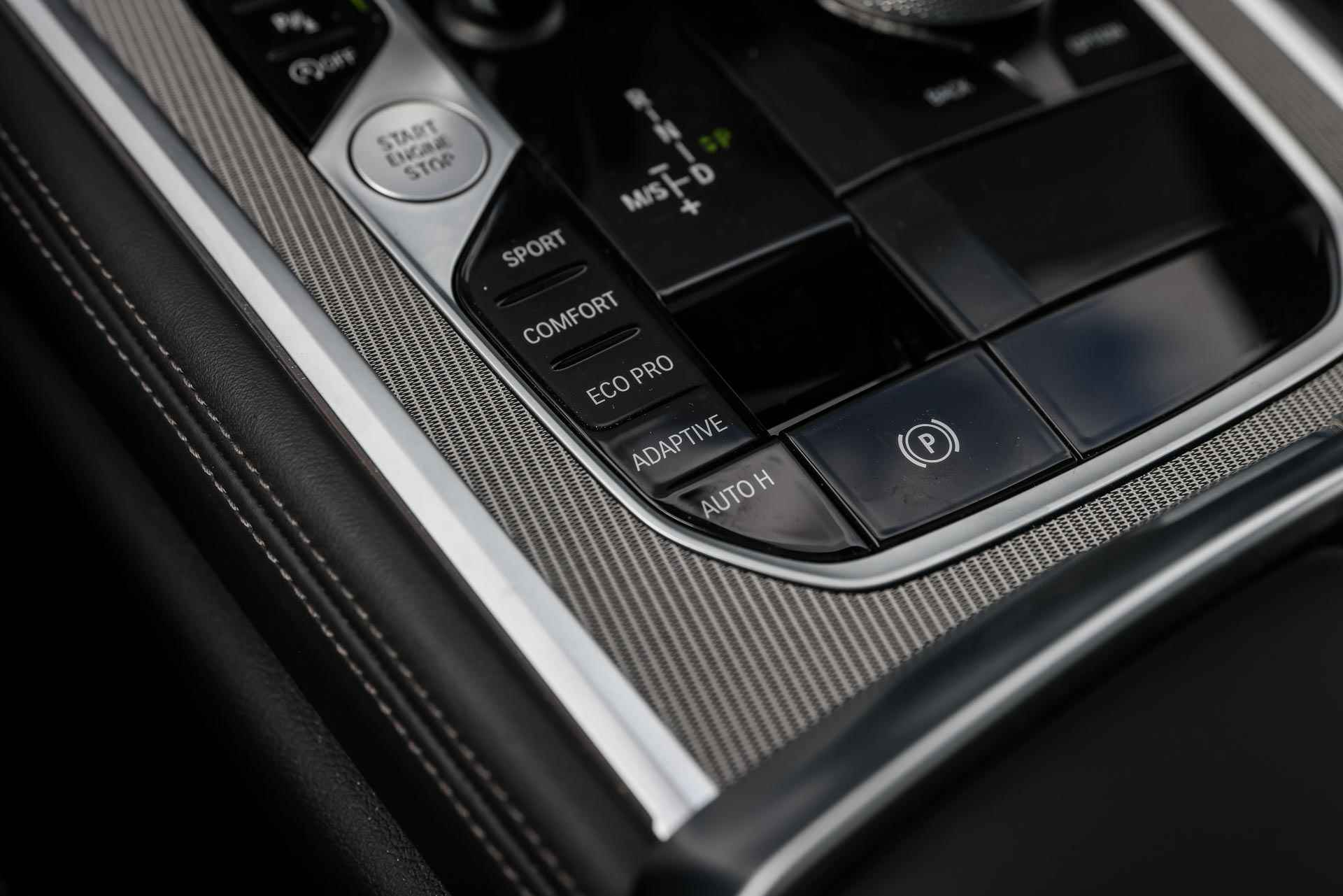 BMW 8 Serie Gran Coupé M850i xDrive High Executive Automaat / BMW M 50 Jahre uitvoering / Panoramadak / Laserlight / Driving Assistant Professional / Soft-Close / Parking Assistant Plus - 23/46
