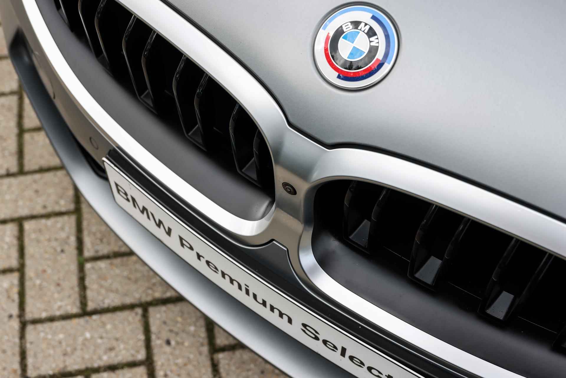 BMW 8 Serie Gran Coupé M850i xDrive High Executive Automaat / BMW M 50 Jahre uitvoering / Panoramadak / Laserlight / Driving Assistant Professional / Soft-Close / Parking Assistant Plus - 38/46