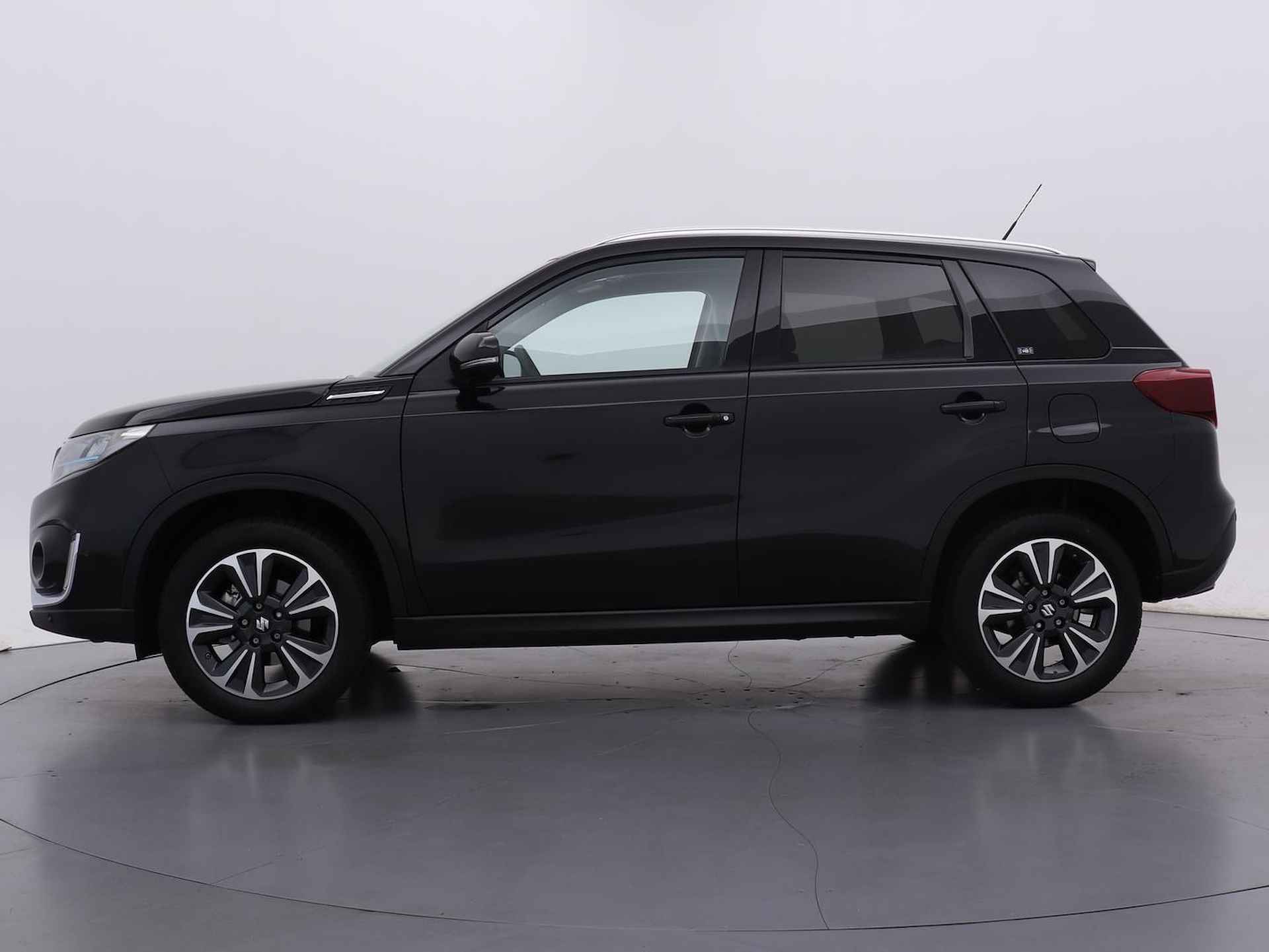 Suzuki Vitara 1.5 Hybrid Style | Adaptieve Cruise Control | Stoelverwarming | Camera | Keyless | Climate Controle | Apple Carplay / Android Auto | Navigatie | Parkeer sensoren - 2/22