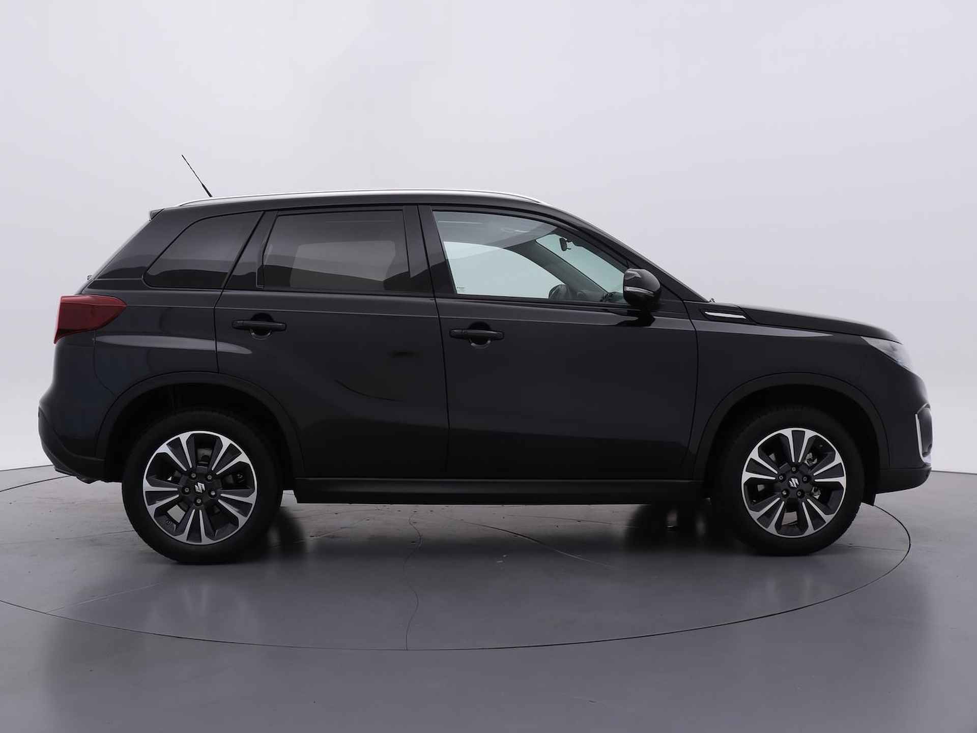 Suzuki Vitara 1.5 Hybrid Style | Adaptieve Cruise Control | Stoelverwarming | Camera | Keyless | Climate Controle | Apple Carplay / Android Auto | Navigatie | Parkeer sensoren - 3/22