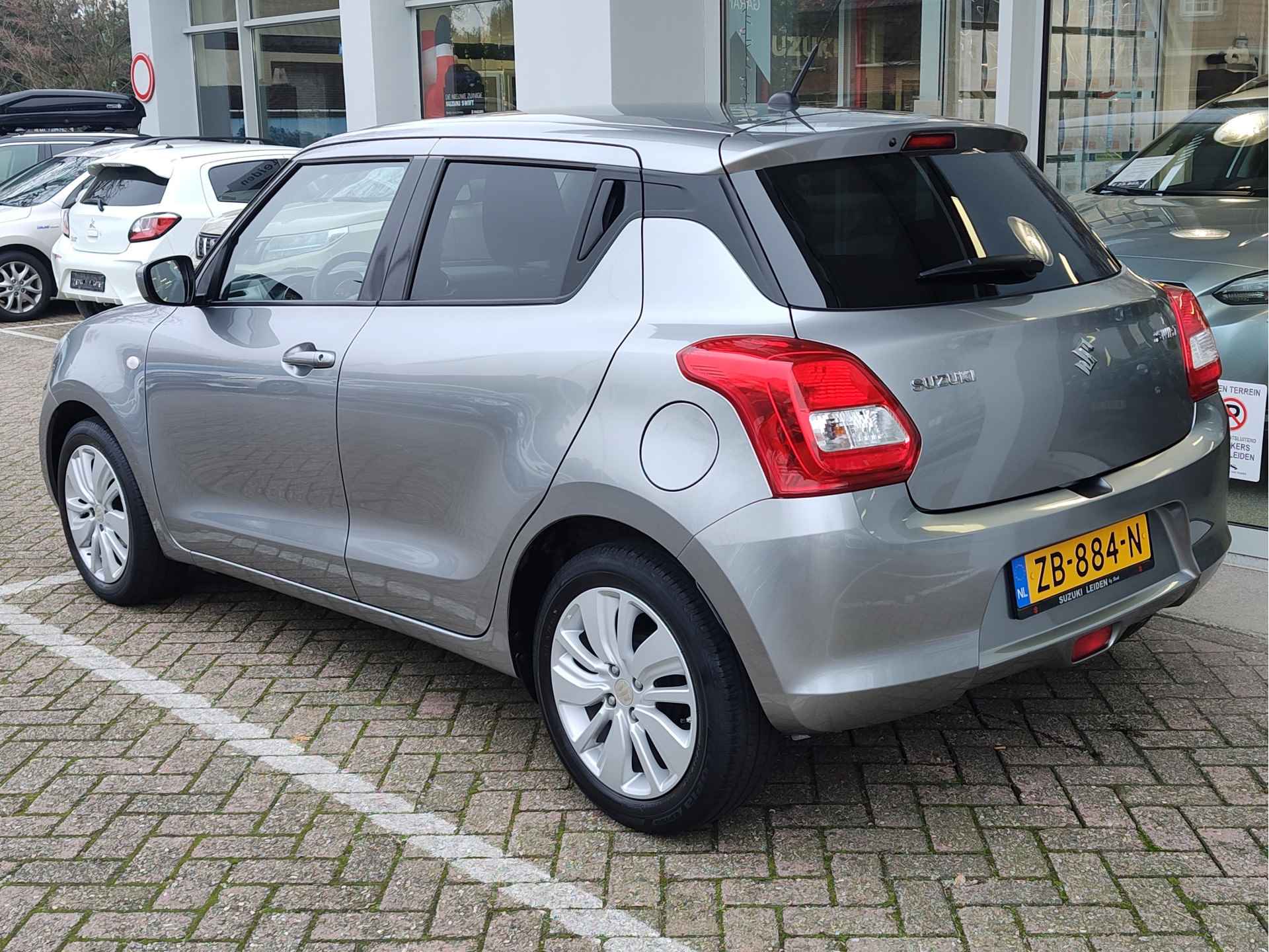 Suzuki Swift 1.2 SELECT AUTOMAAT Navi | Camera | Stoelverwarming - 4/31