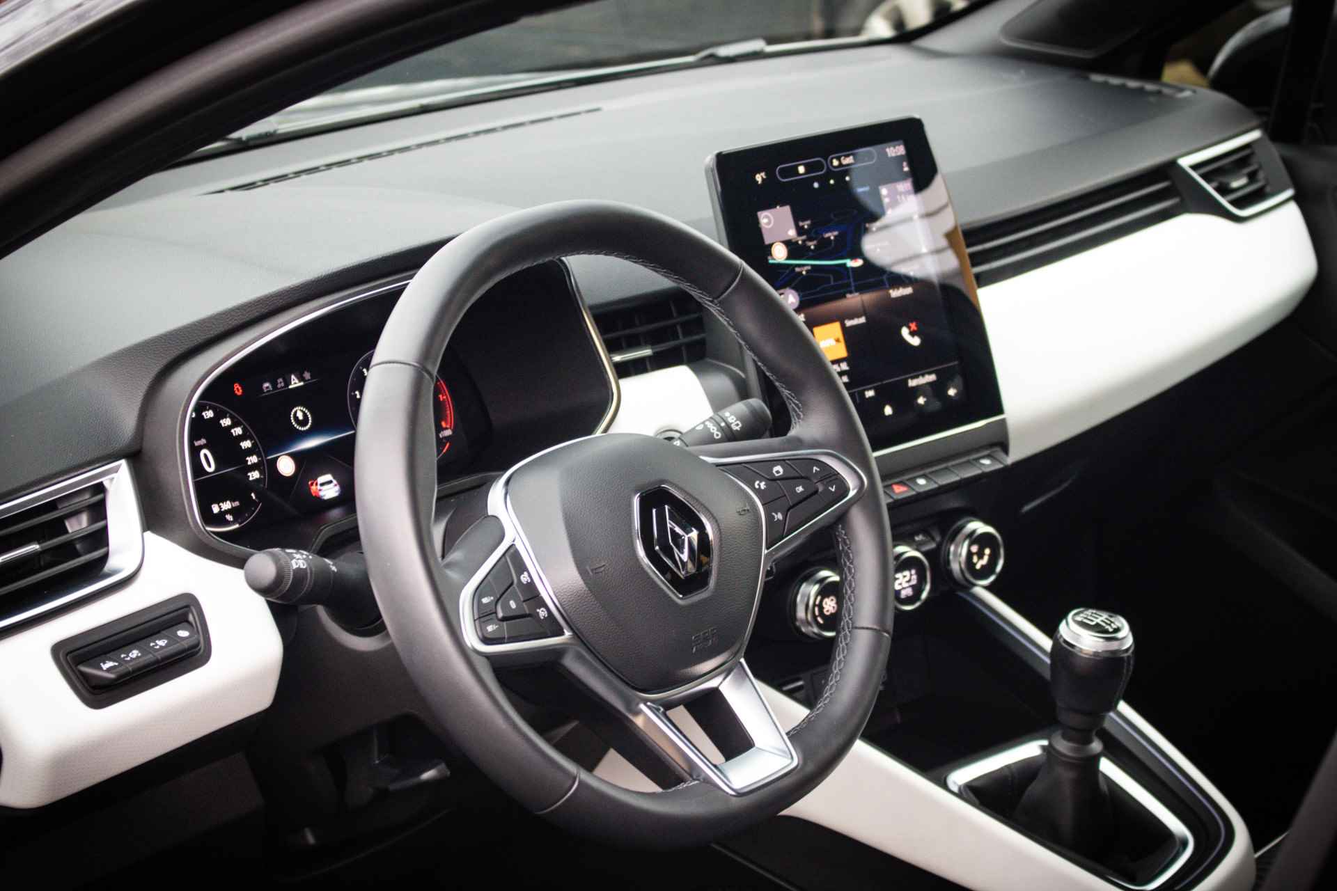 Renault Clio TCe 140 Intens | Camera | Clima | Cruise | Stoel/Stuur verwarming | PDC - 12/31