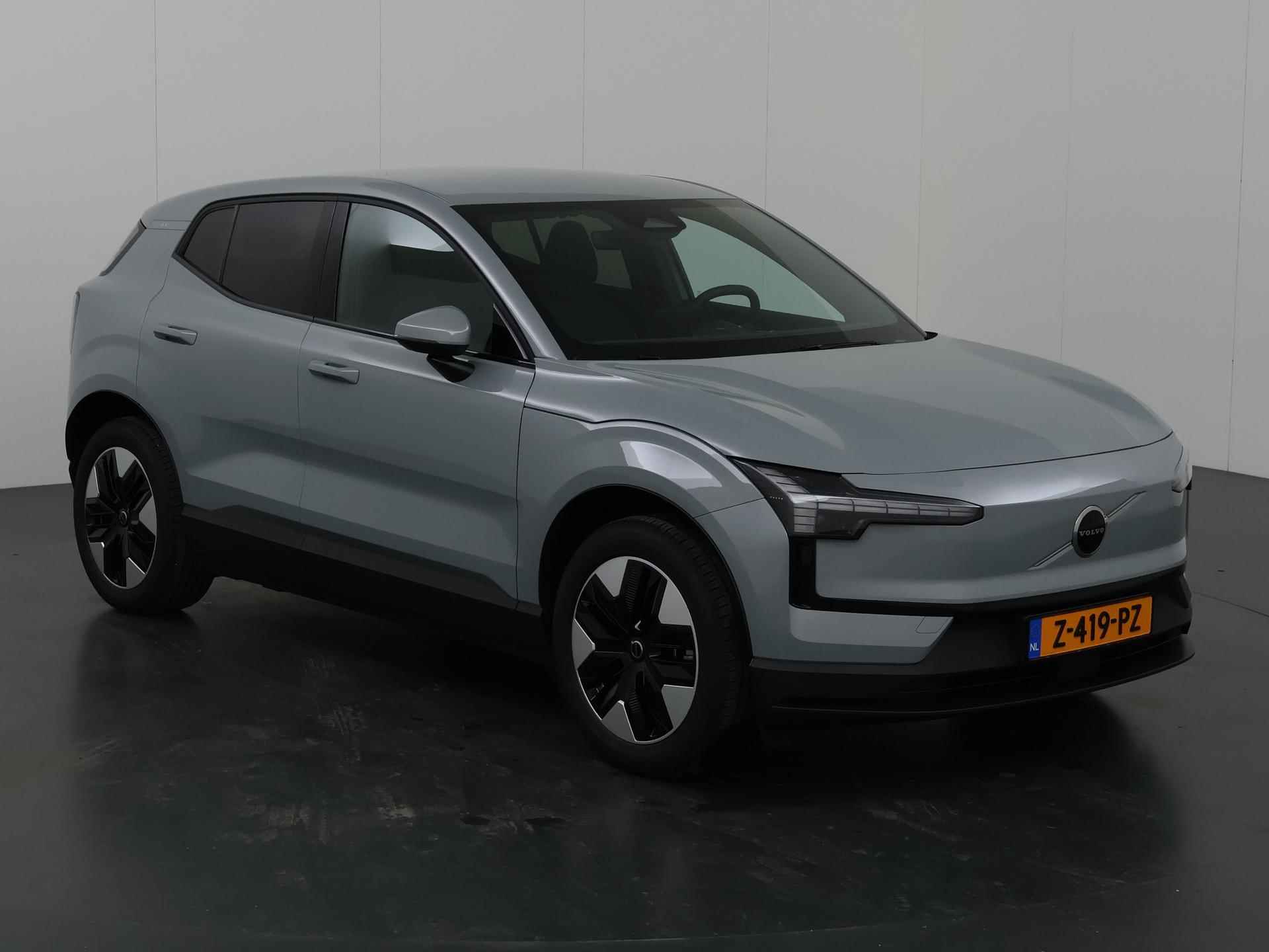 Volvo EX30 Single Motor Core 51 kWh | Winterpakket | Parkeercamera | Cruise Control Adaptief | Keyless go | Navigatie | Carplay | - 24/36